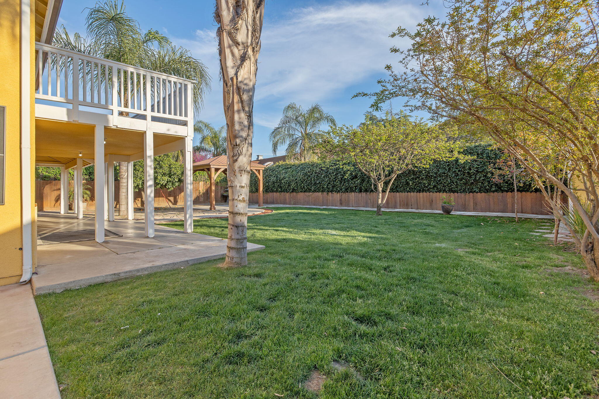 2635 E Paradise Ave, Visalia, CA 93292