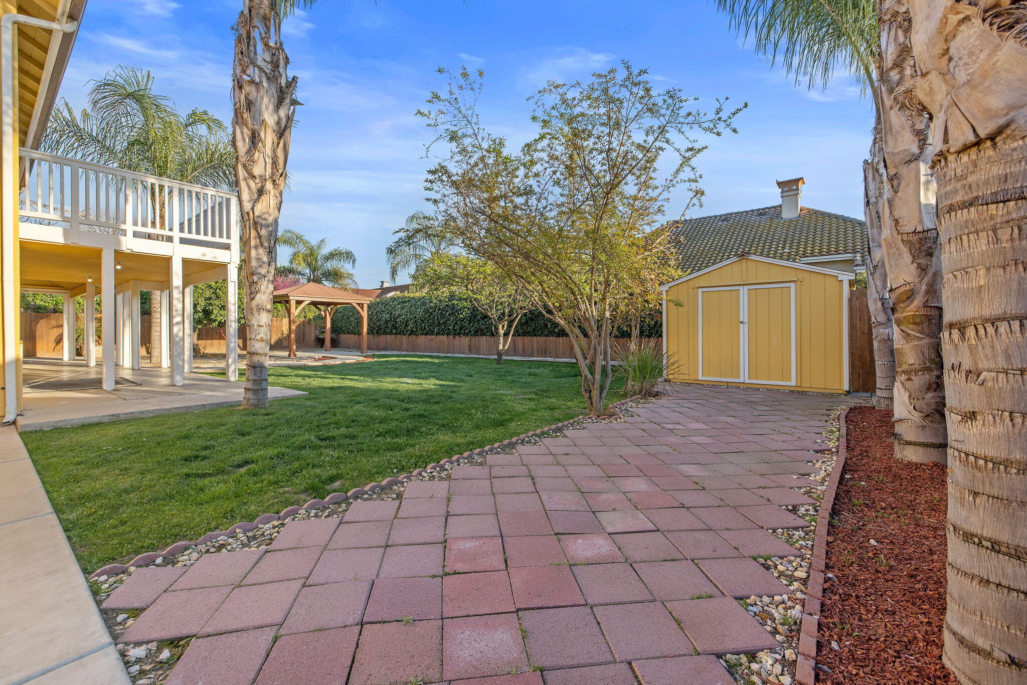 2635 E Paradise Ave, Visalia, CA 93292