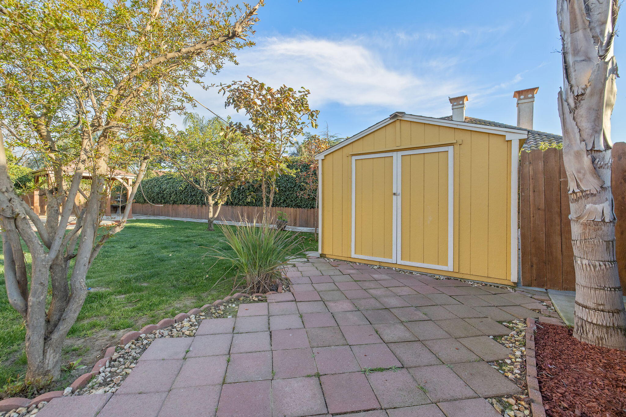 2635 E Paradise Ave, Visalia, CA 93292