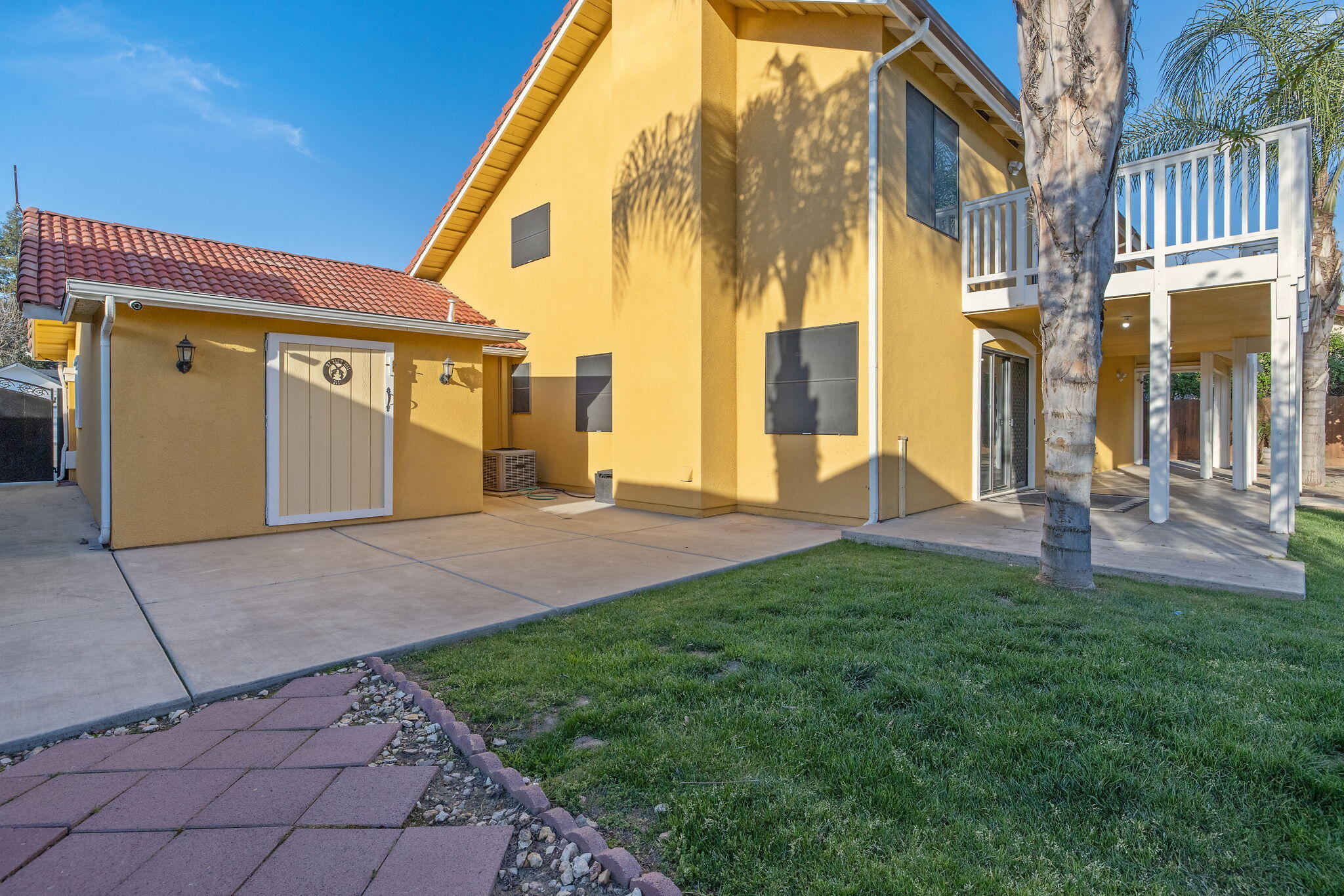 2635 E Paradise Ave, Visalia, CA 93292