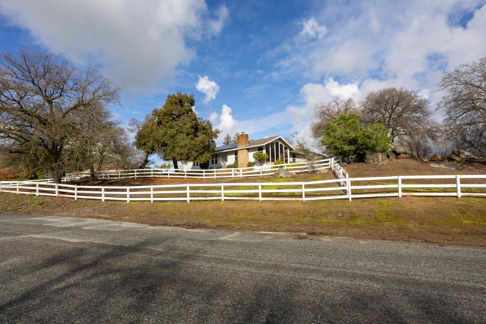 16021 Cattle Dr, Springville, CA 93265