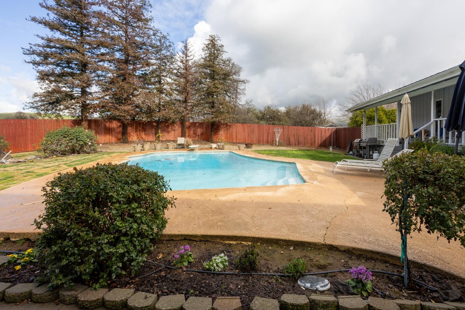 16021 Cattle Dr, Springville, CA 93265