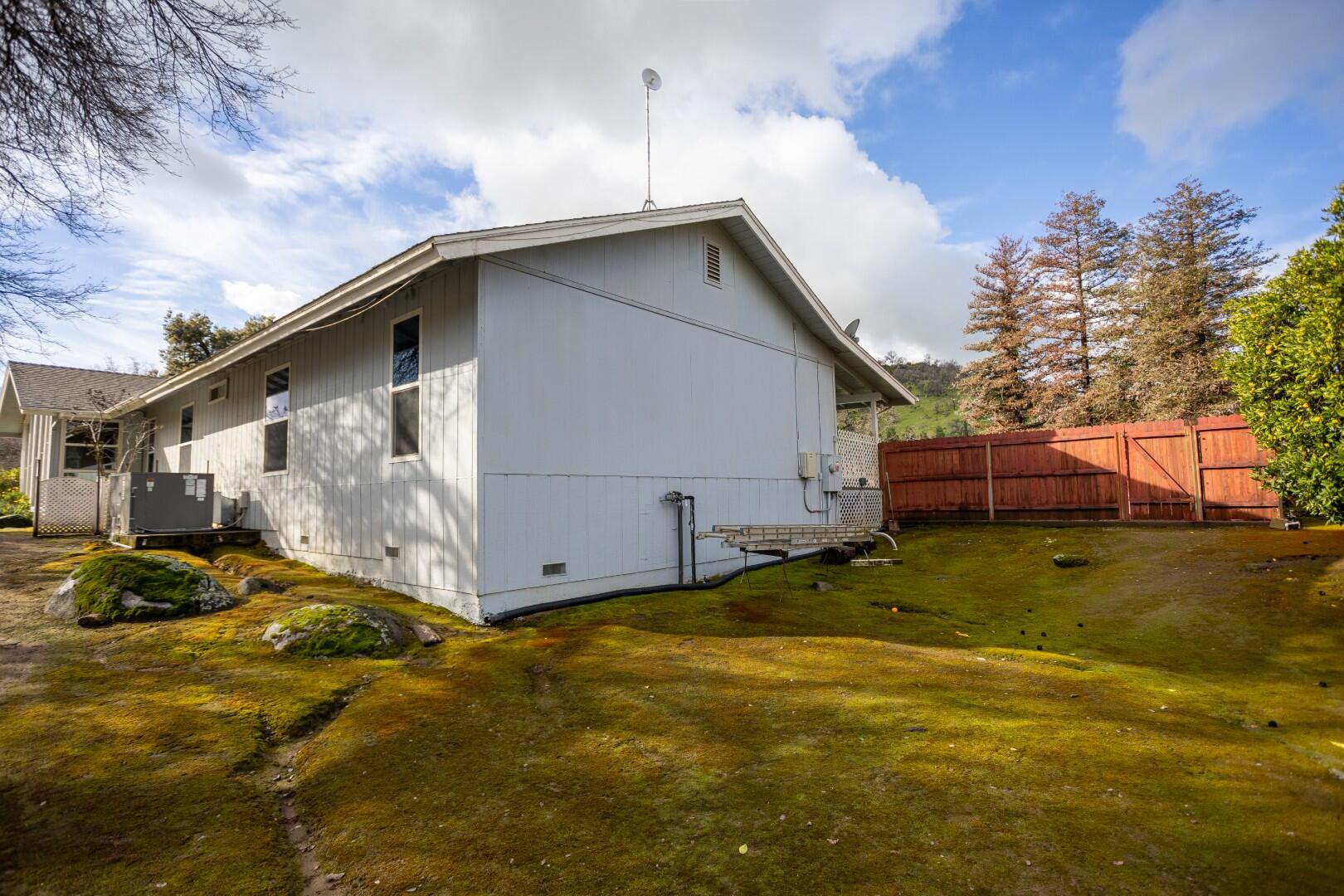 16021 Cattle Dr, Springville, CA 93265