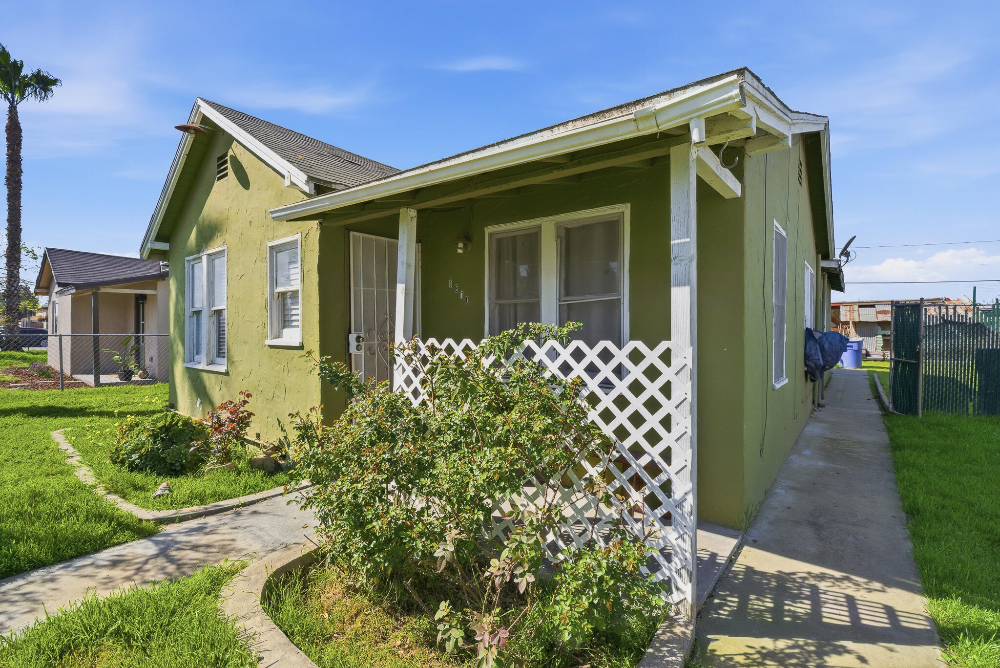 1810 Hardcastle Ave, Hanford, CA 93230