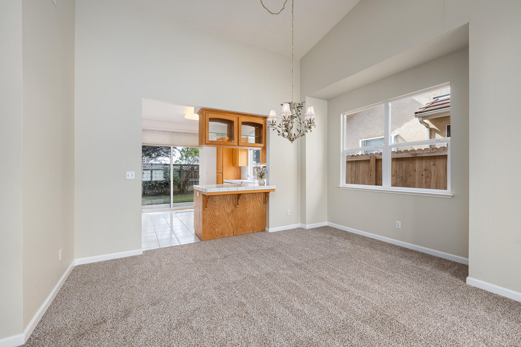 346 Village Dr, Dinuba, CA 93618