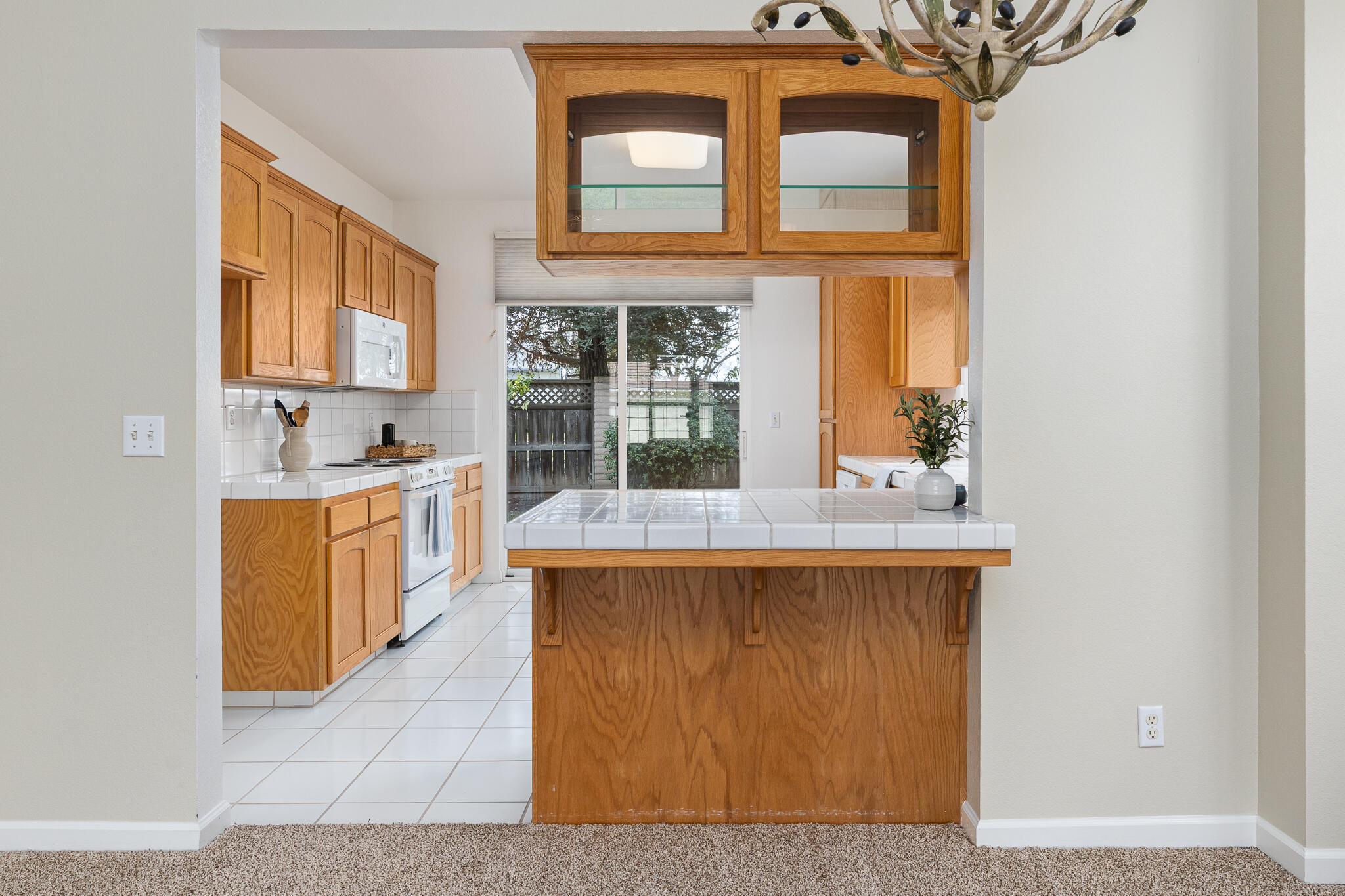 346 Village Dr, Dinuba, CA 93618