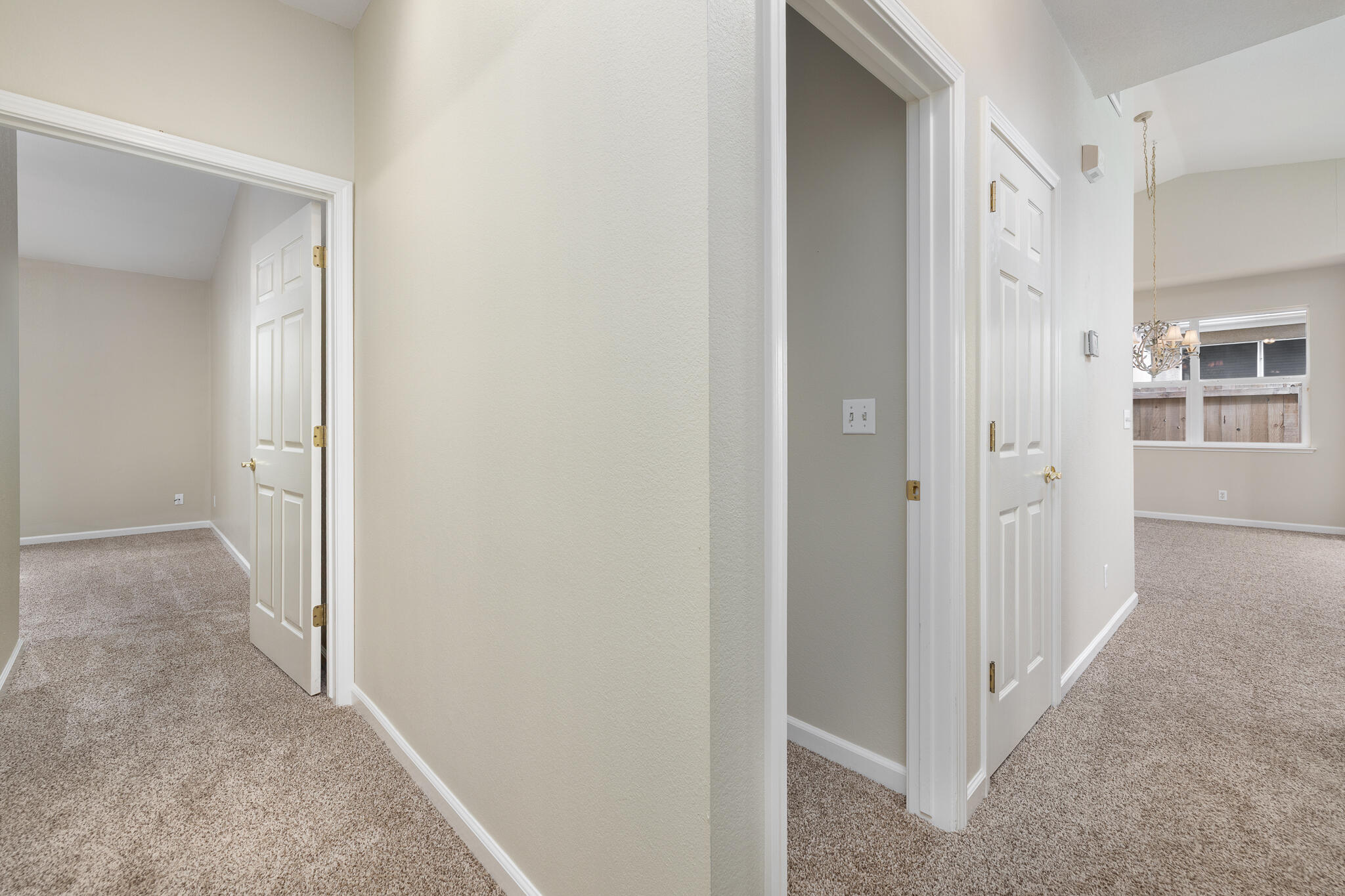 346 Village Dr, Dinuba, CA 93618