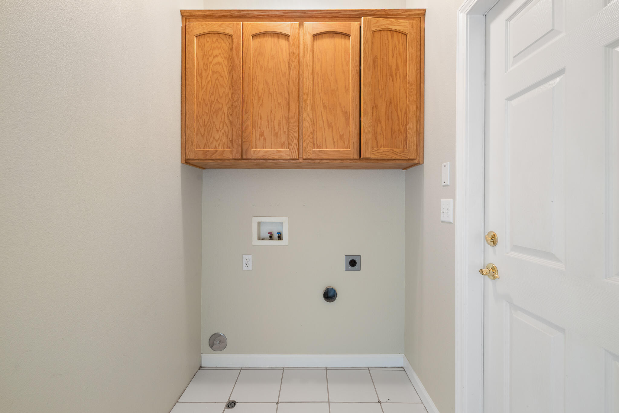 346 Village Dr, Dinuba, CA 93618