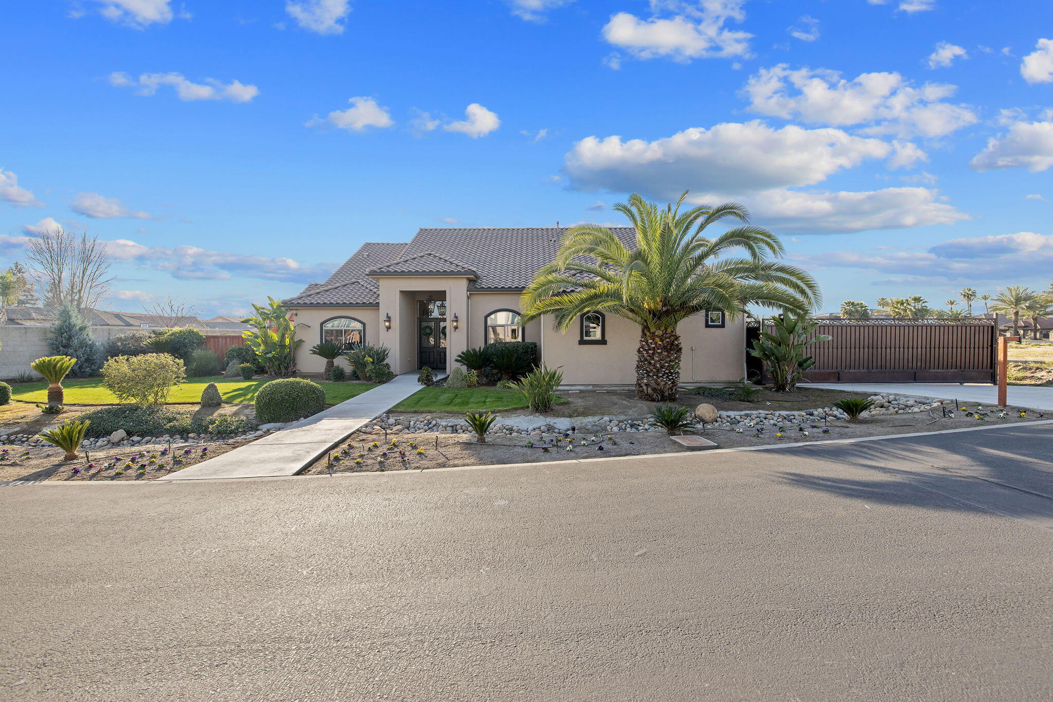 2433 Diamante Dr, Tulare, CA 93274