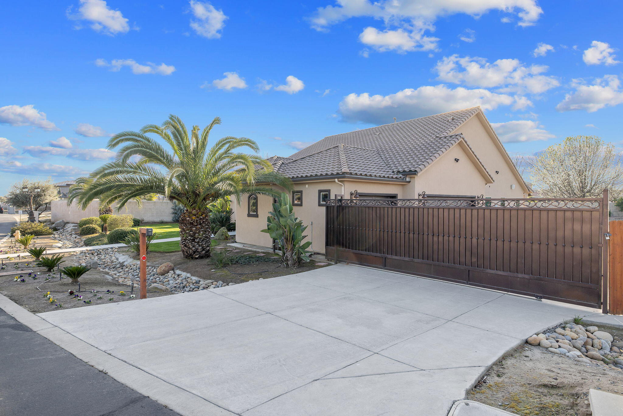2433 Diamante Dr, Tulare, CA 93274