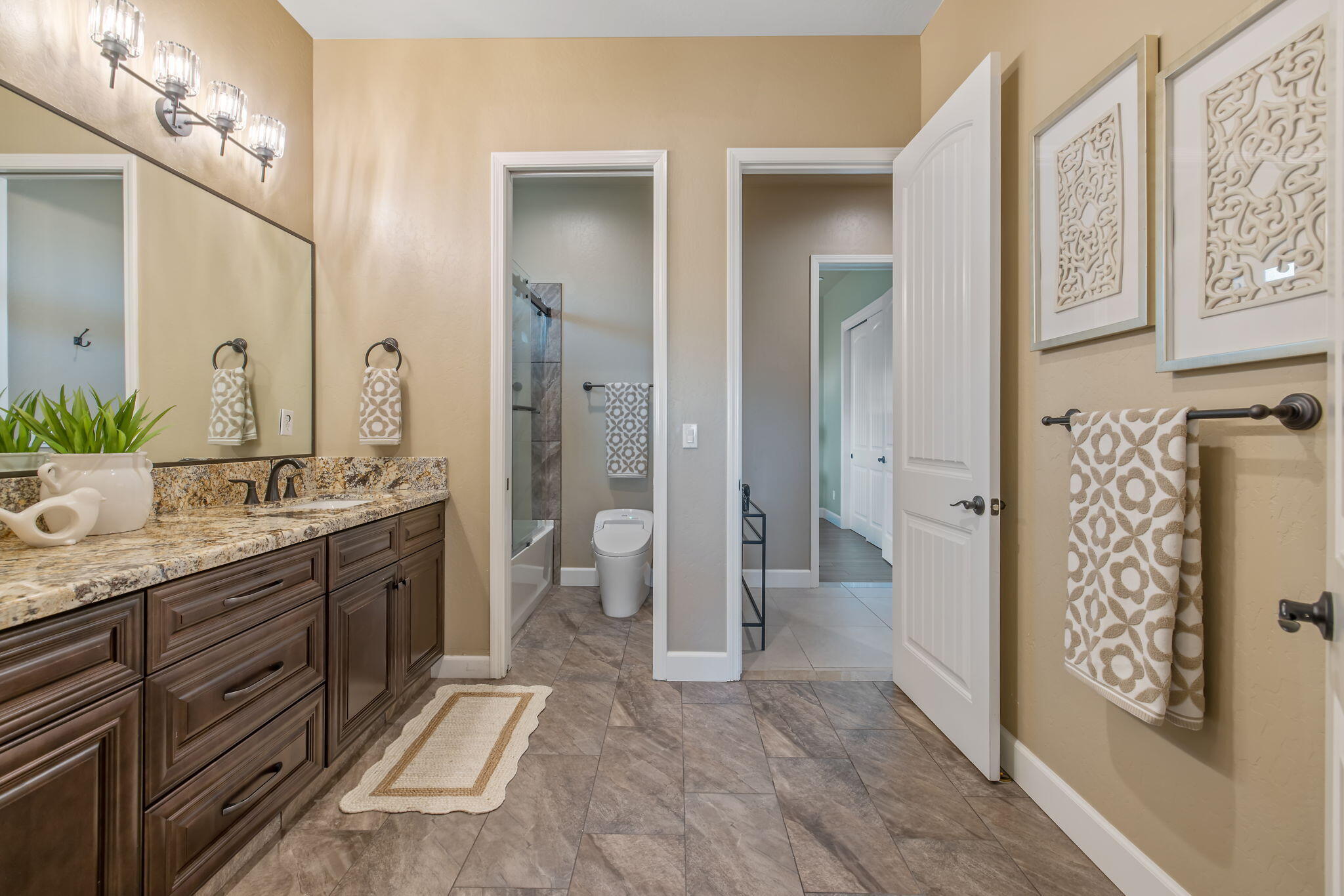 2433 Diamante Dr, Tulare, CA 93274