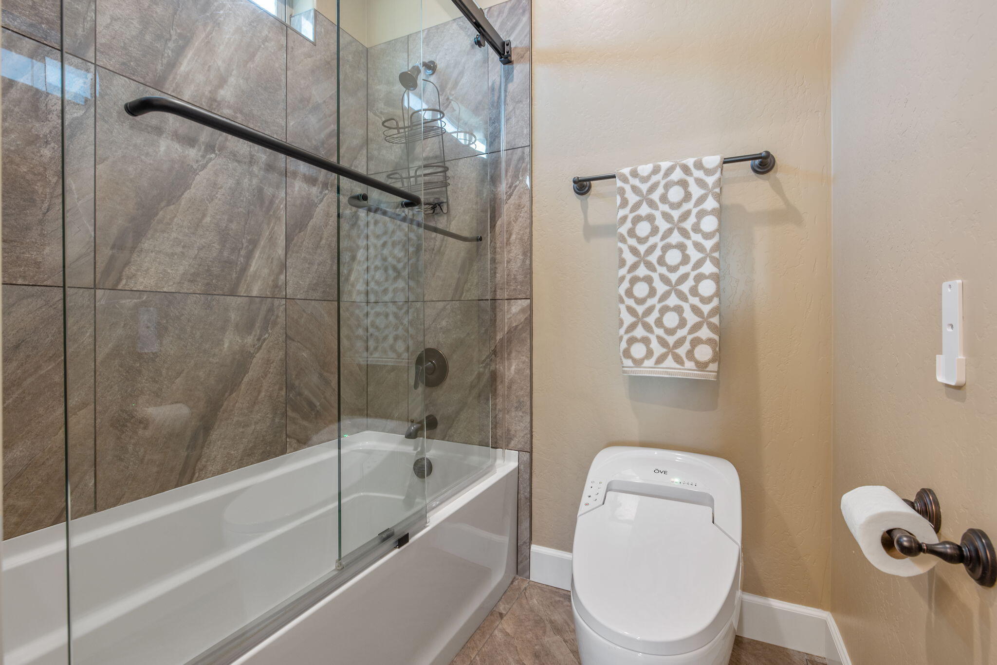 2433 Diamante Dr, Tulare, CA 93274