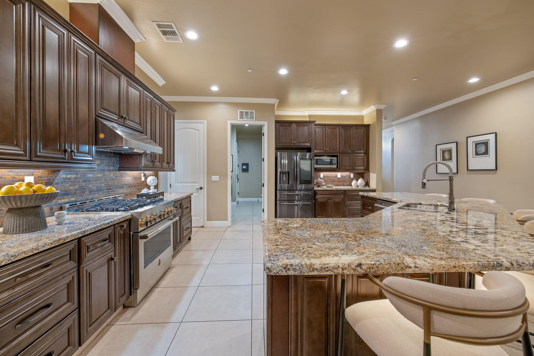 2433 Diamante Dr, Tulare, CA 93274