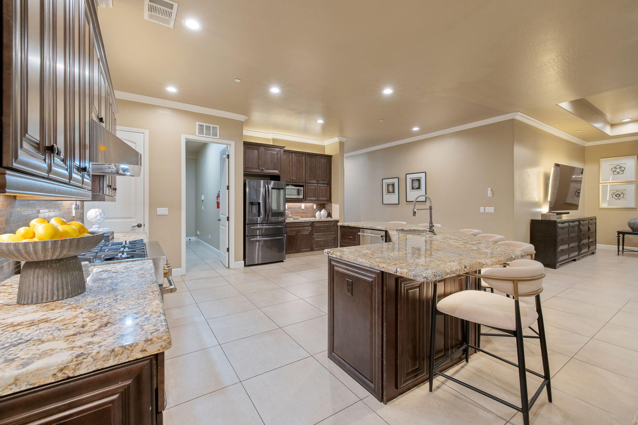 2433 Diamante Dr, Tulare, CA 93274