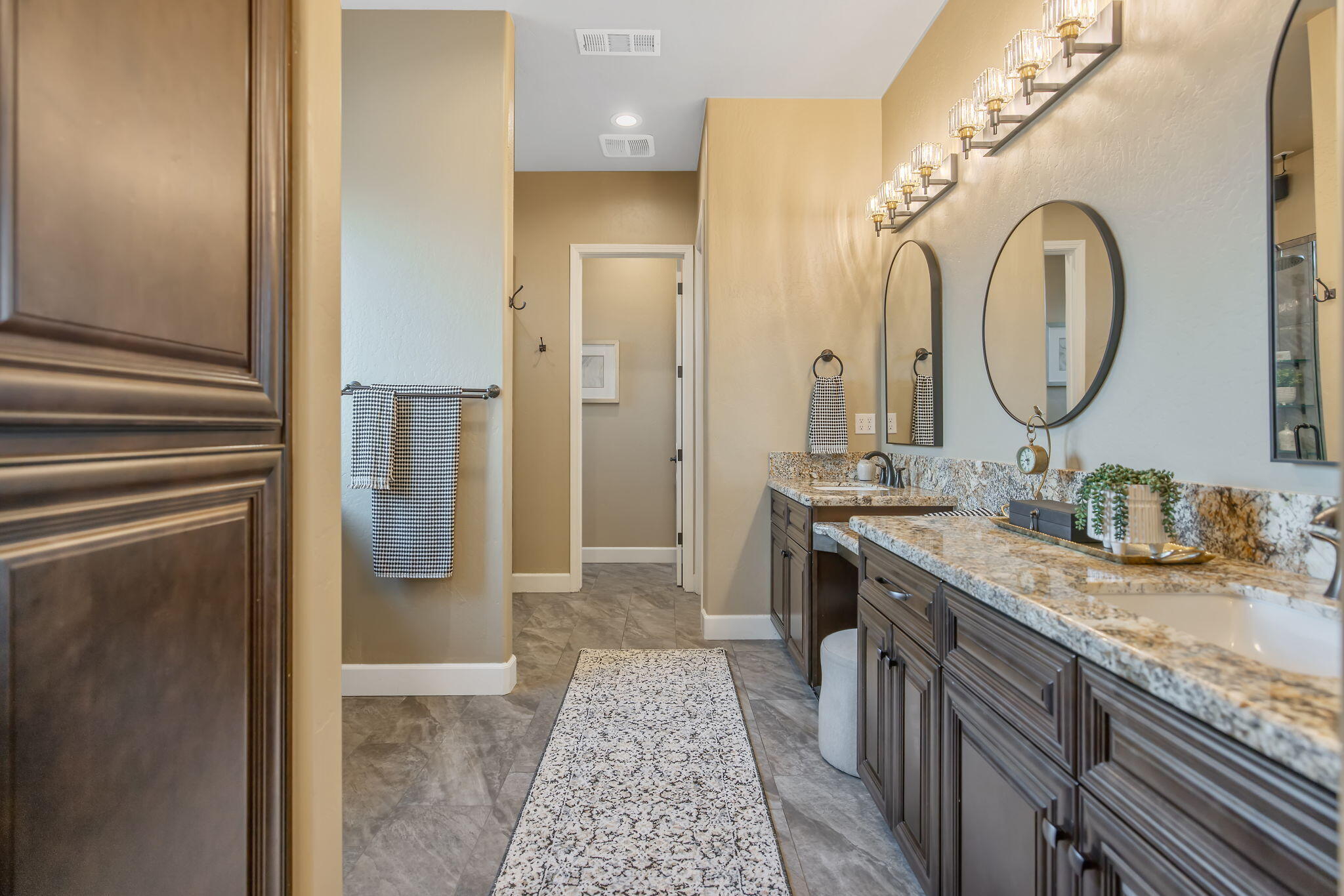 2433 Diamante Dr, Tulare, CA 93274