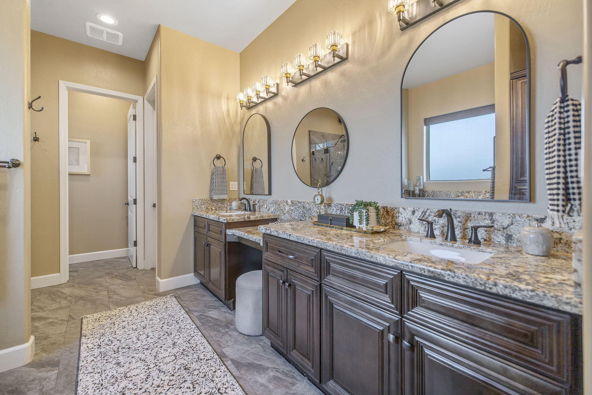 2433 Diamante Dr, Tulare, CA 93274