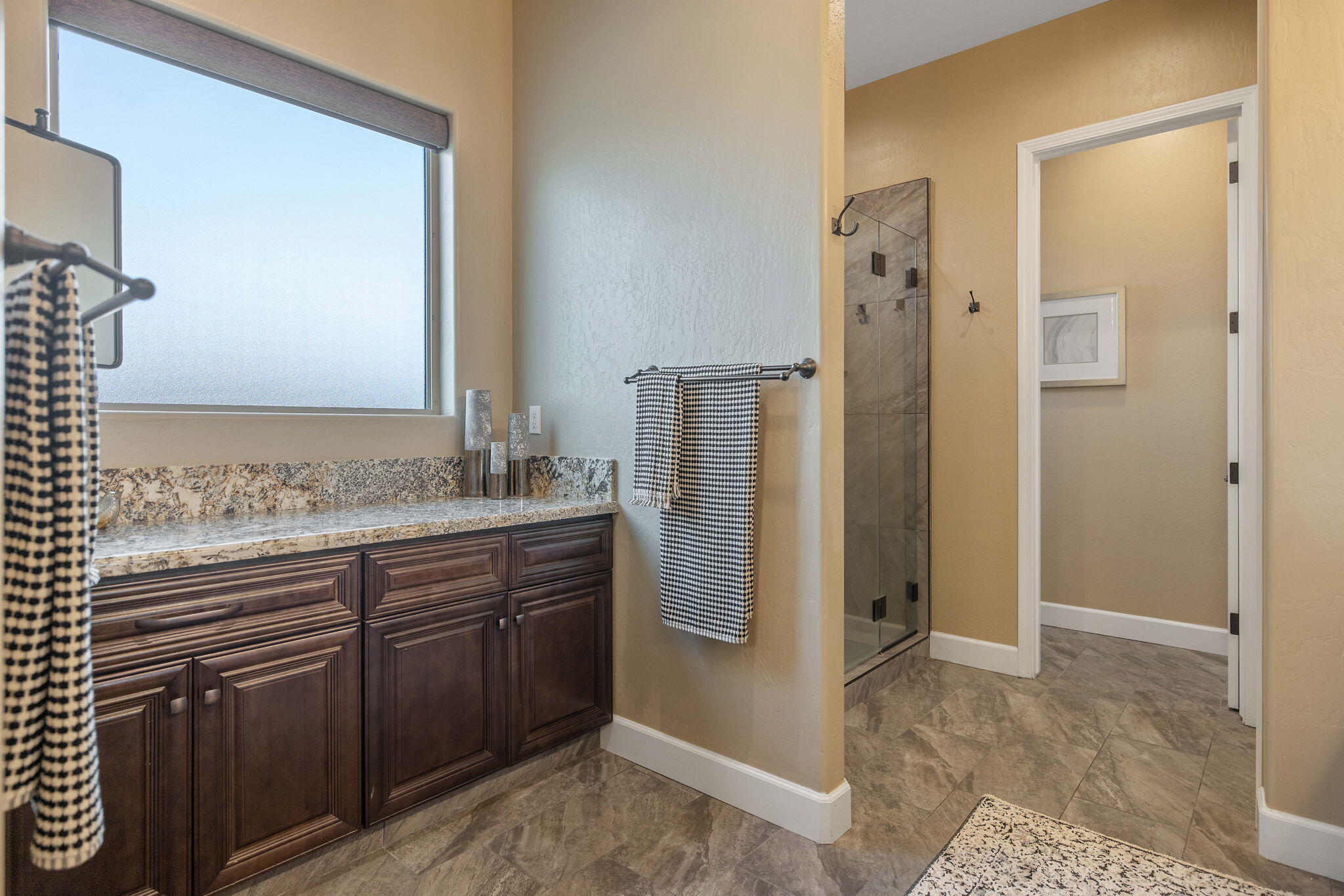 2433 Diamante Dr, Tulare, CA 93274