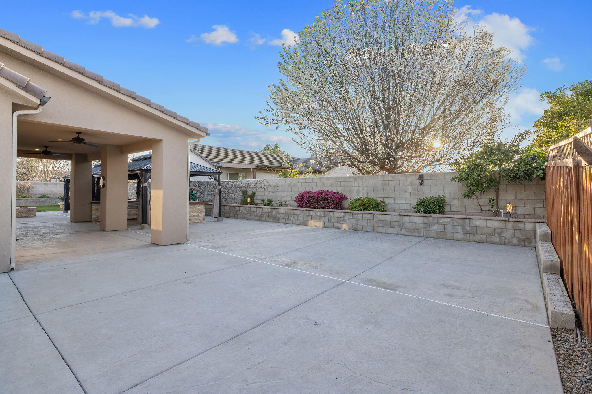 2433 Diamante Dr, Tulare, CA 93274