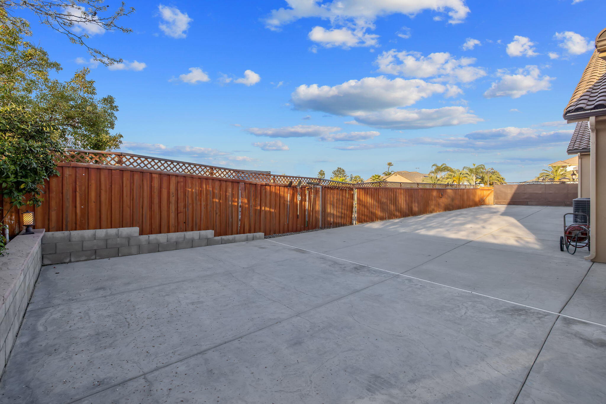 2433 Diamante Dr, Tulare, CA 93274