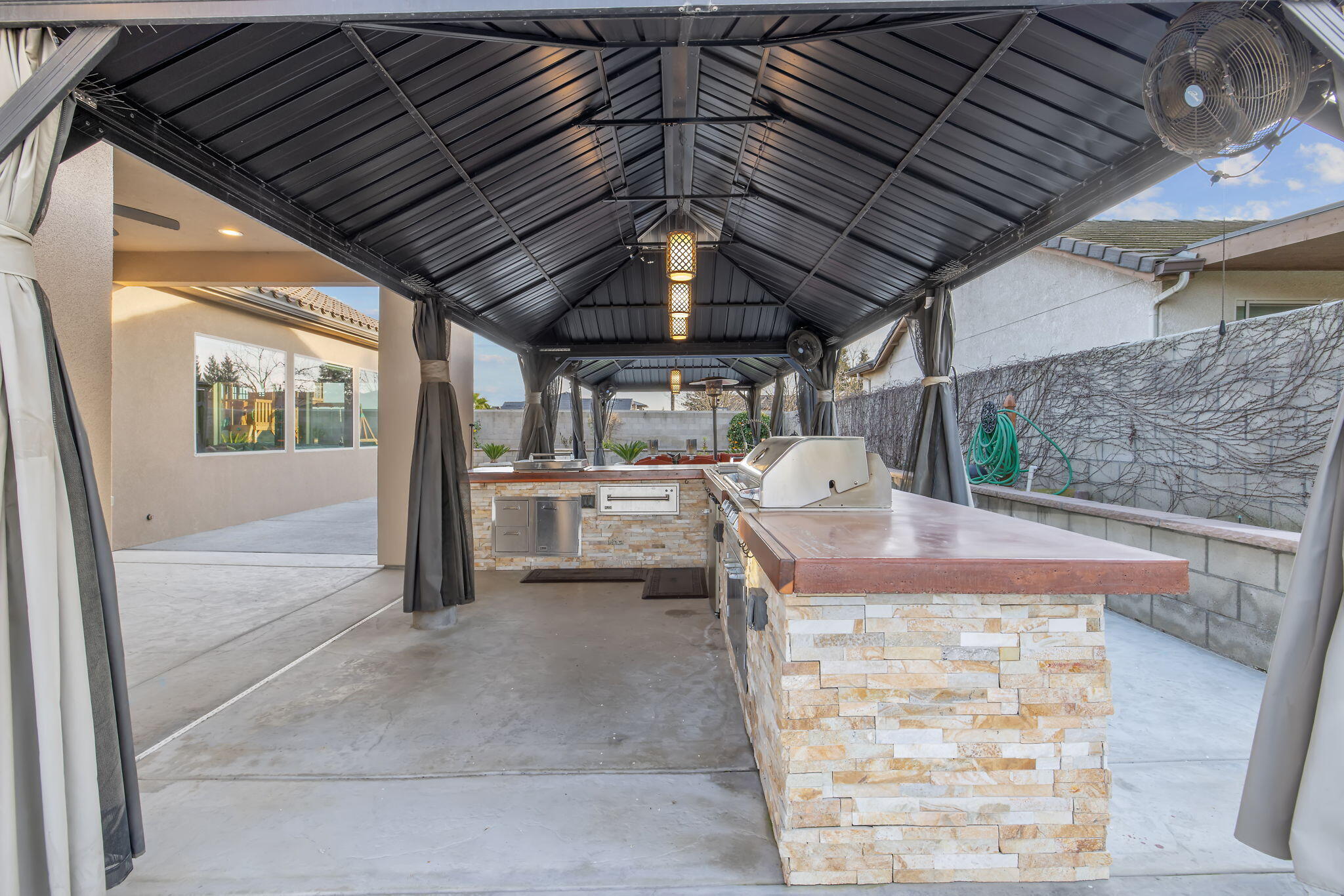 2433 Diamante Dr, Tulare, CA 93274