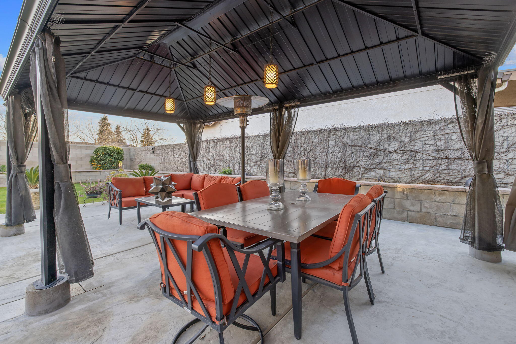 2433 Diamante Dr, Tulare, CA 93274