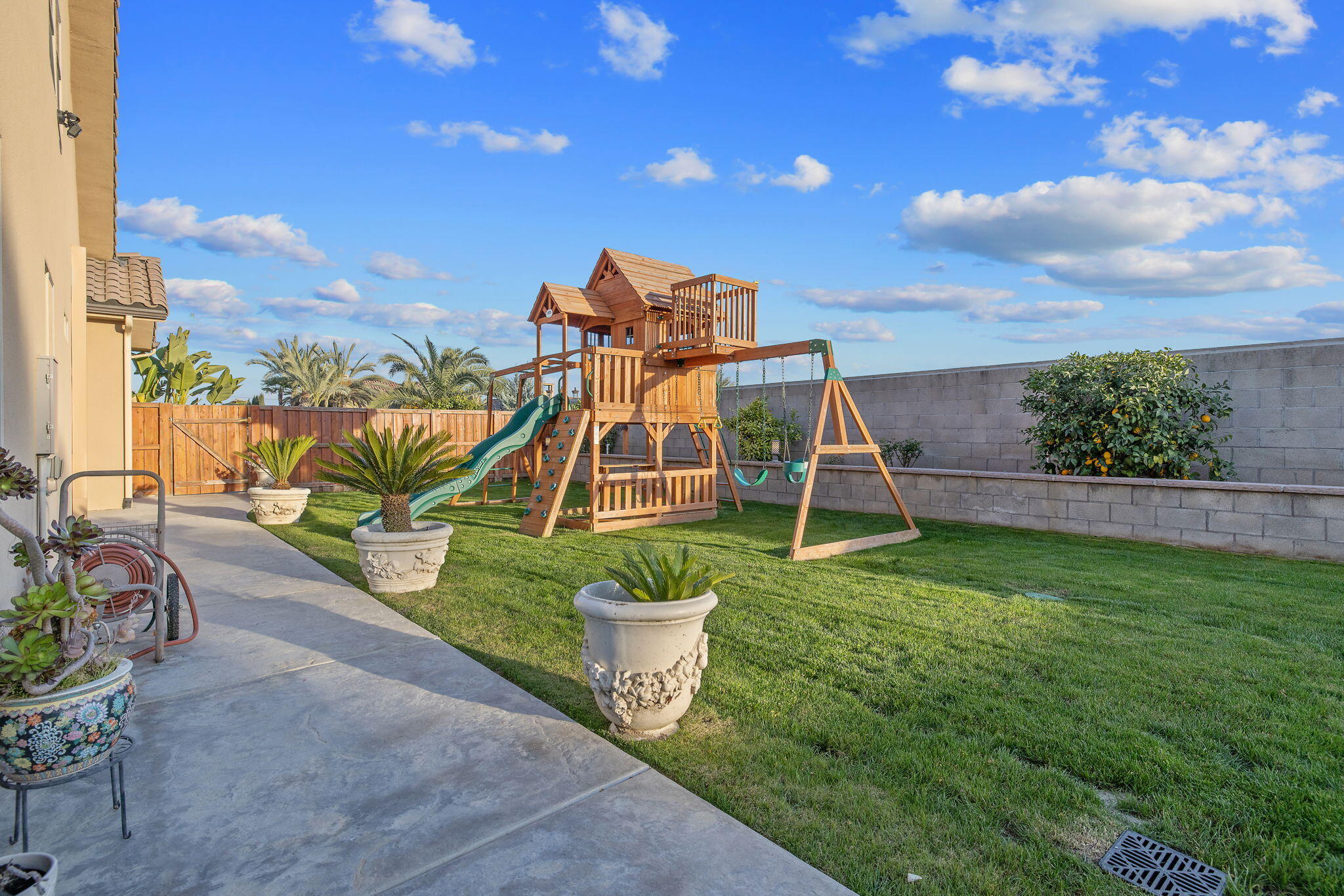 2433 Diamante Dr, Tulare, CA 93274