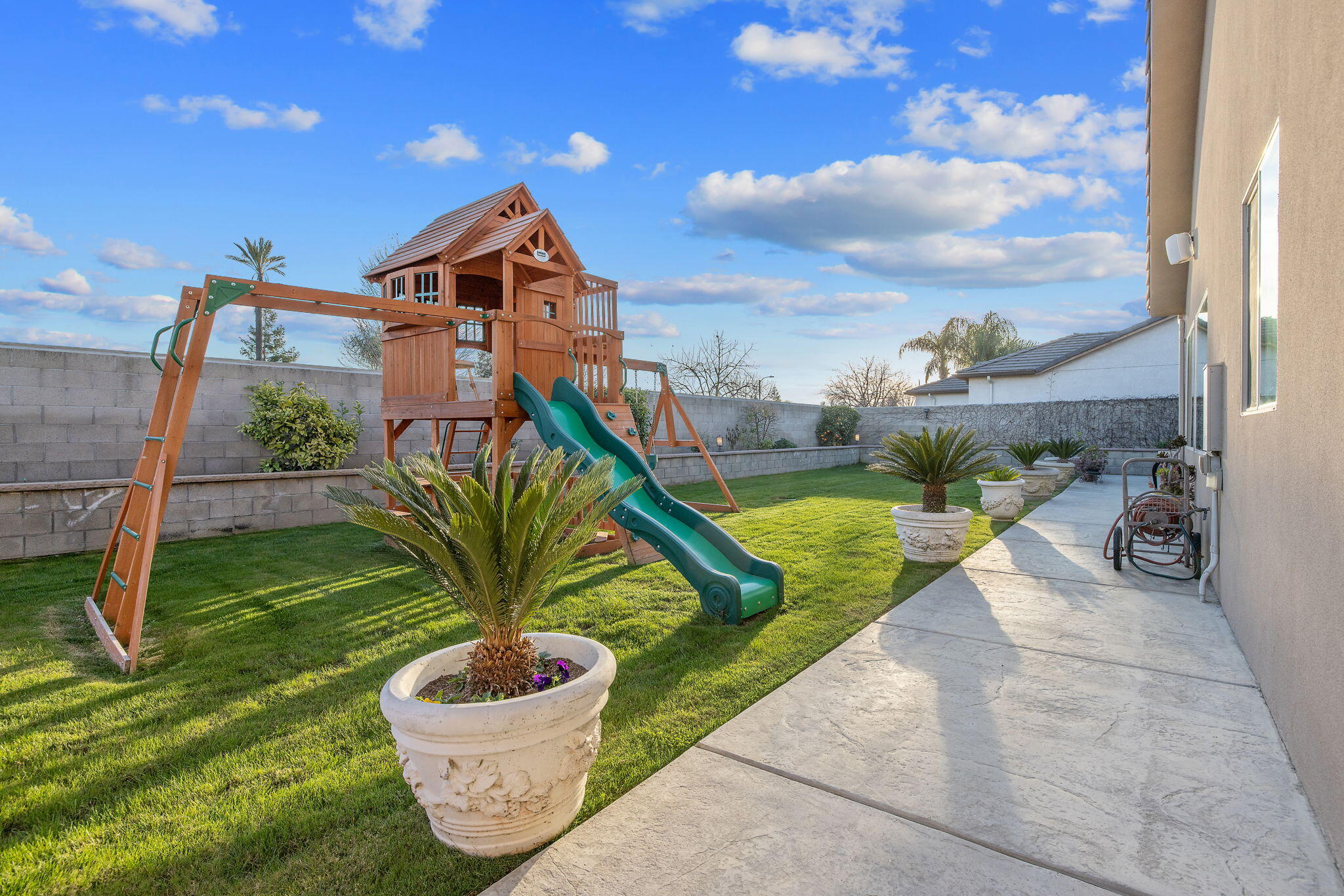 2433 Diamante Dr, Tulare, CA 93274