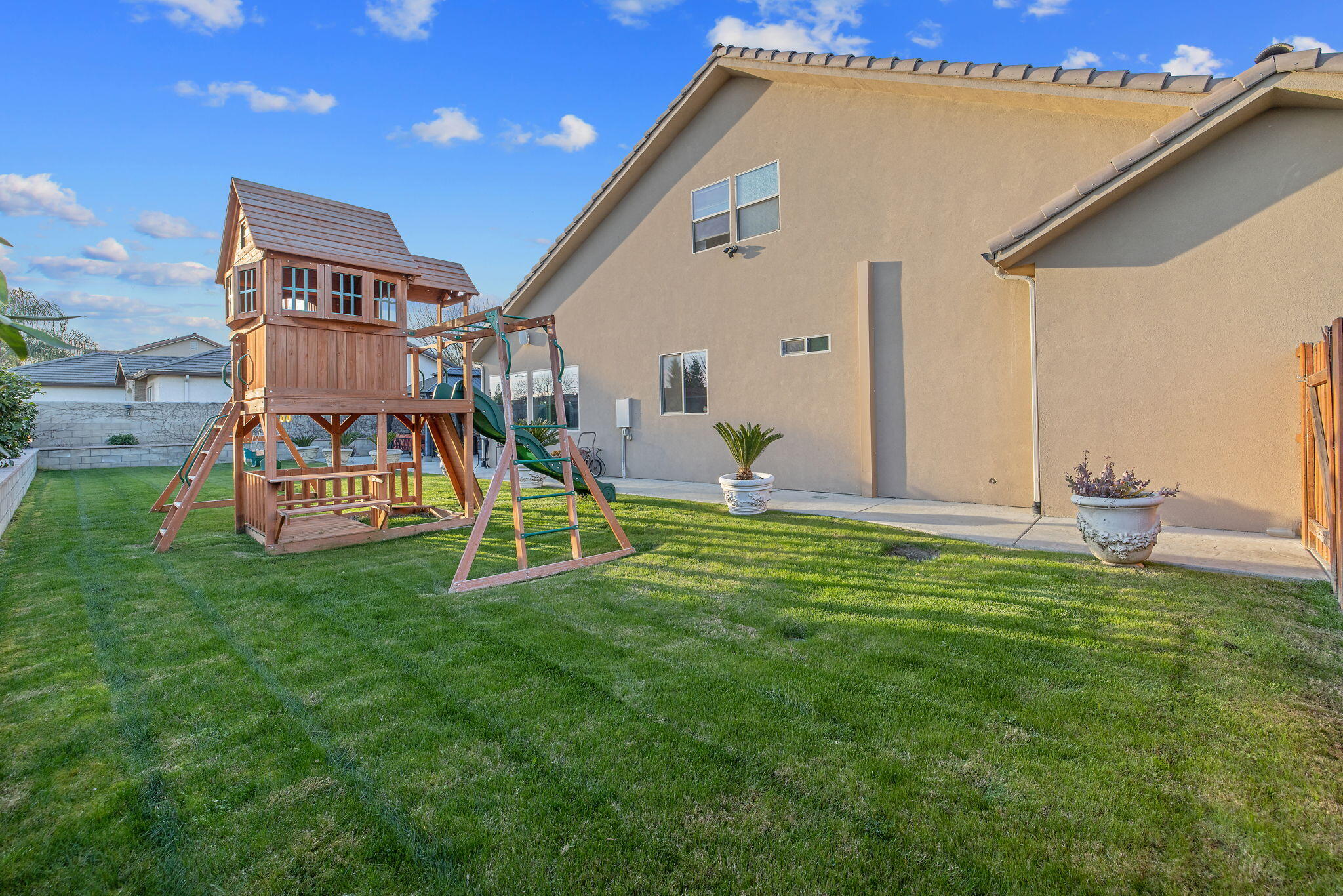 2433 Diamante Dr, Tulare, CA 93274