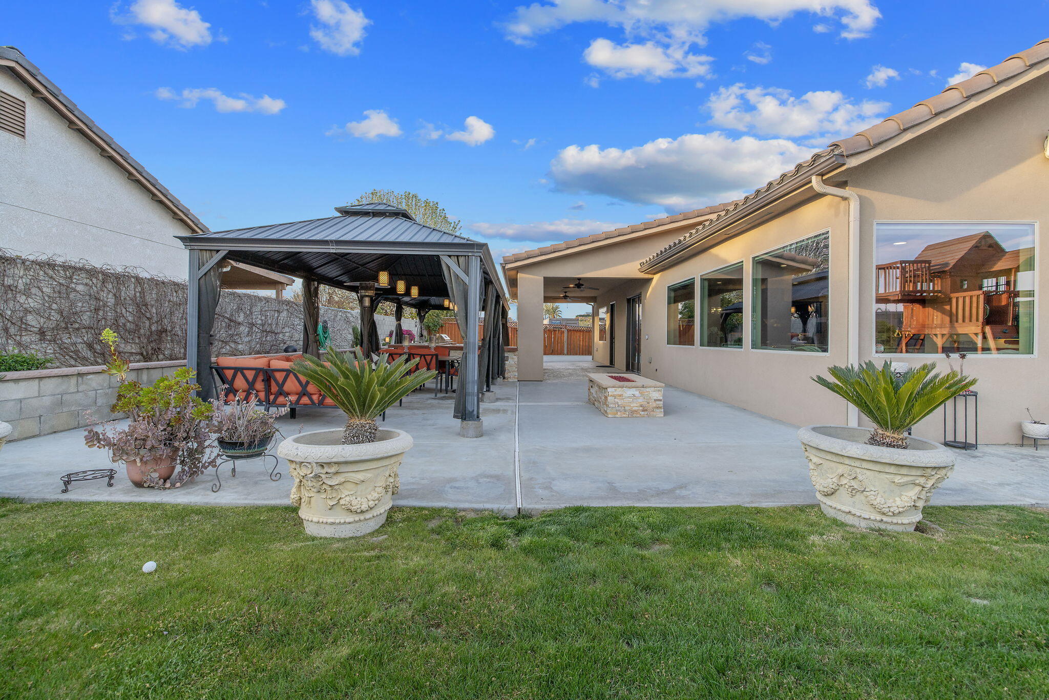 2433 Diamante Dr, Tulare, CA 93274