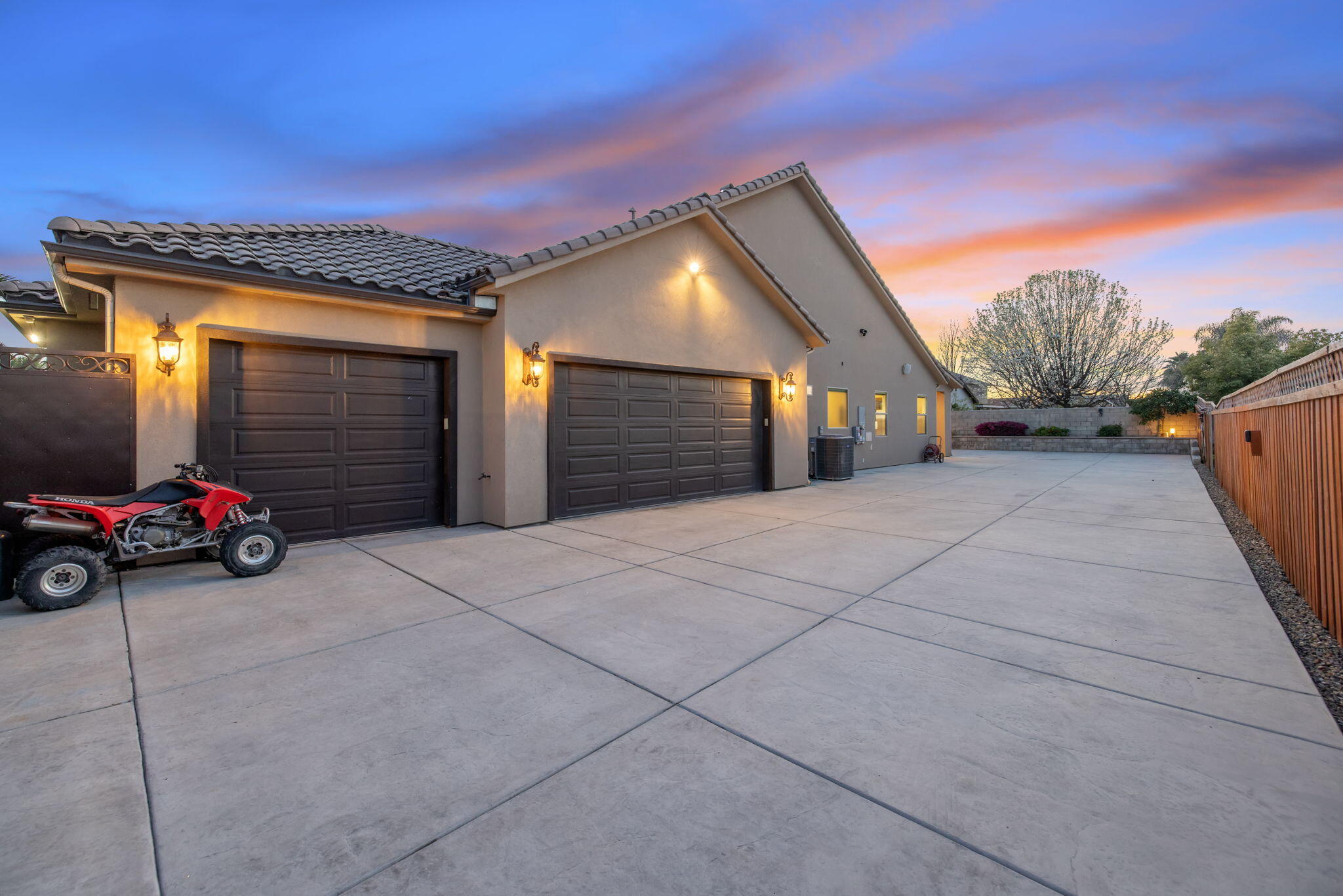 2433 Diamante Dr, Tulare, CA 93274