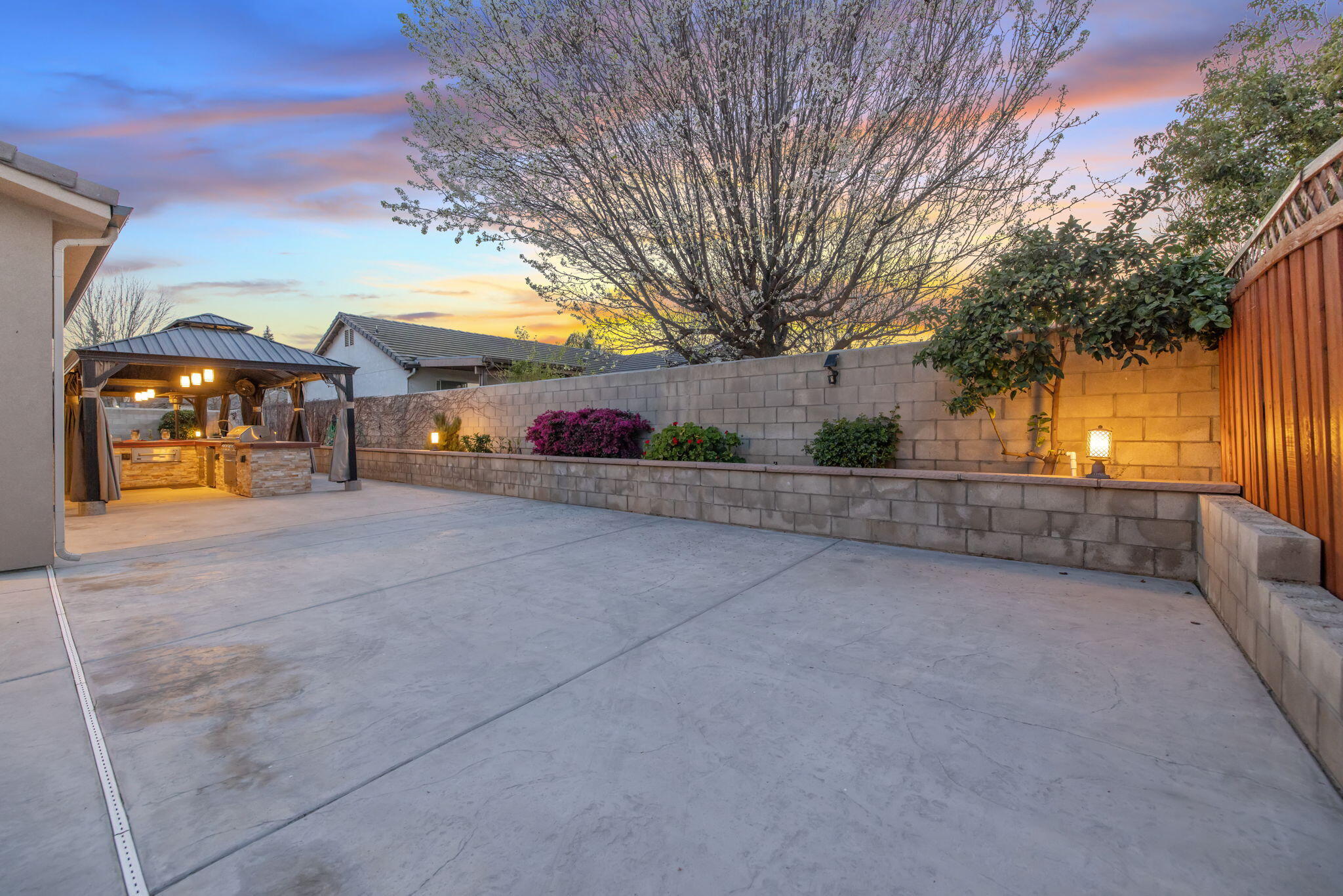 2433 Diamante Dr, Tulare, CA 93274