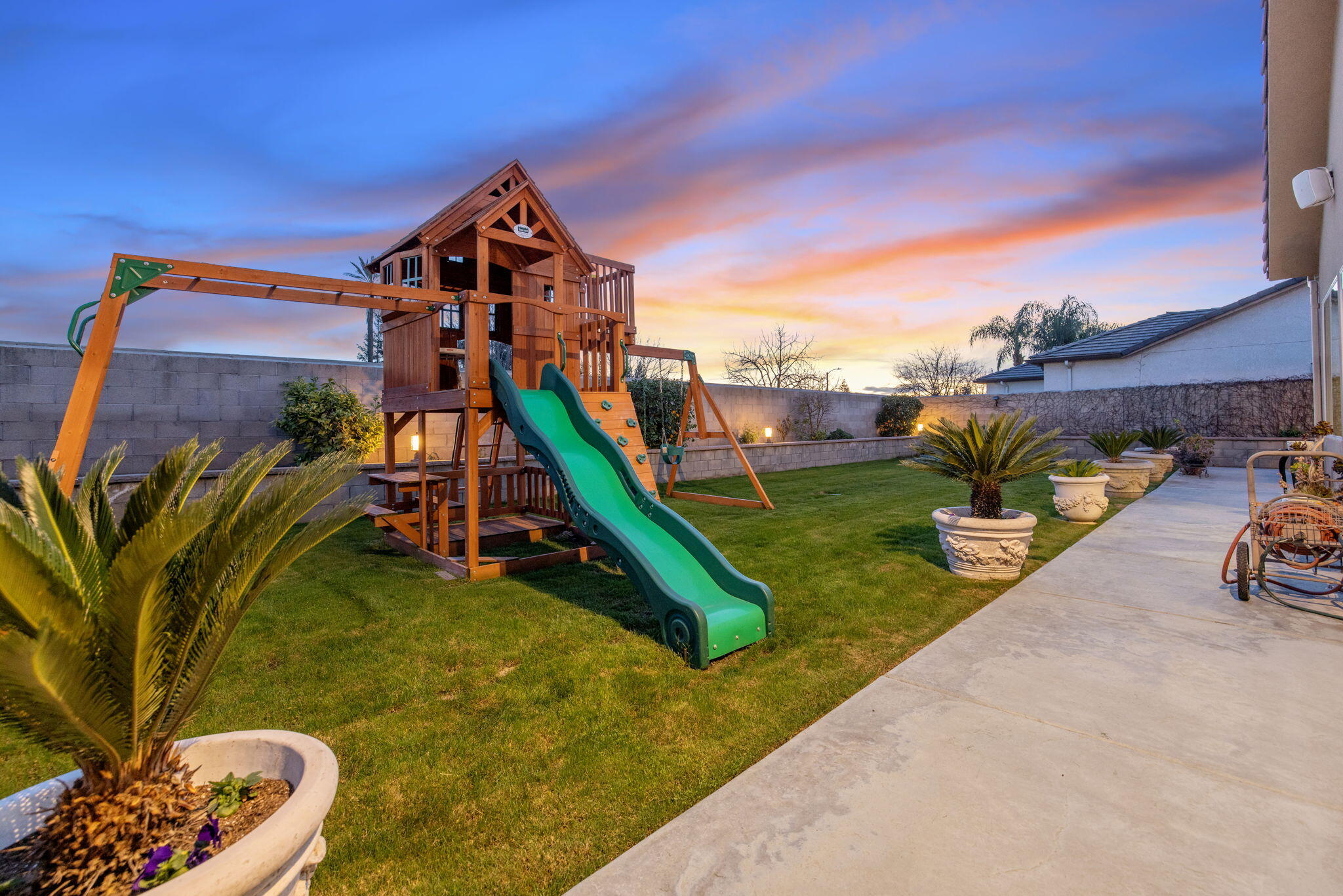 2433 Diamante Dr, Tulare, CA 93274