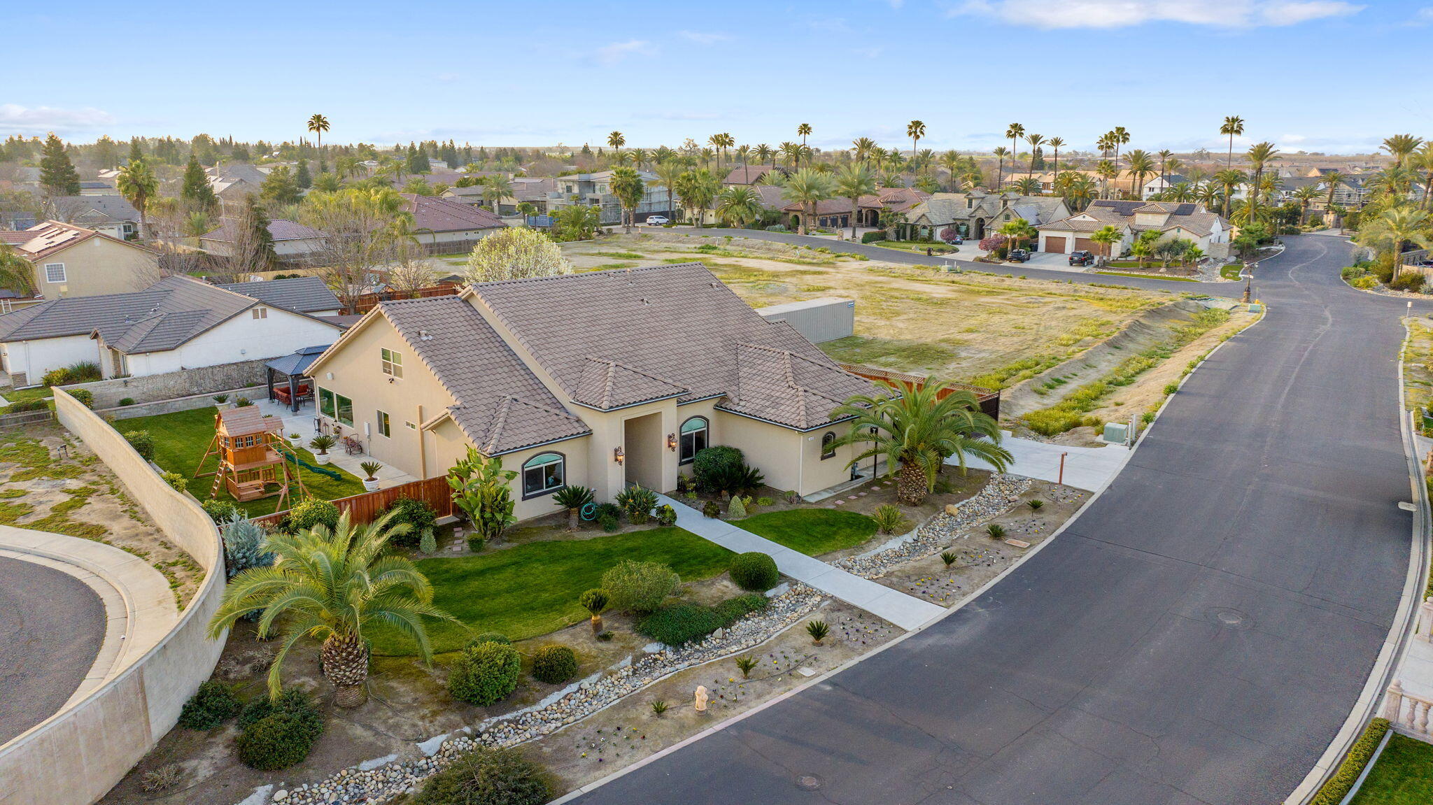 2433 Diamante Dr, Tulare, CA 93274