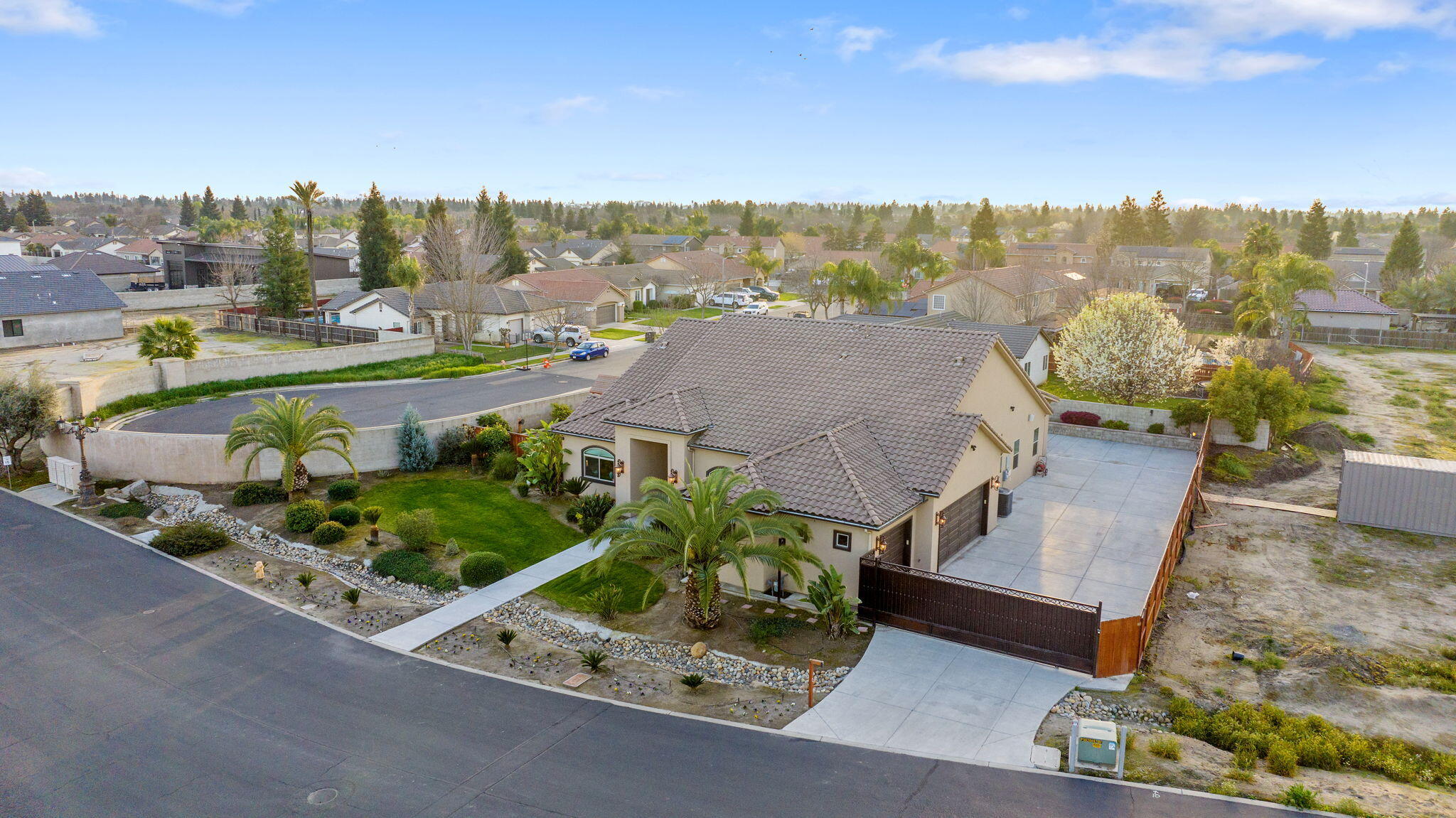 2433 Diamante Dr, Tulare, CA 93274