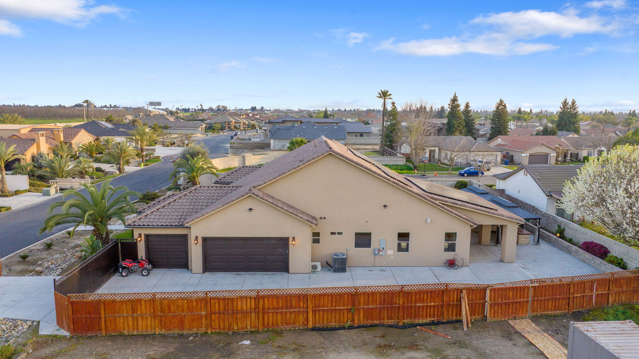 2433 Diamante Dr, Tulare, CA 93274