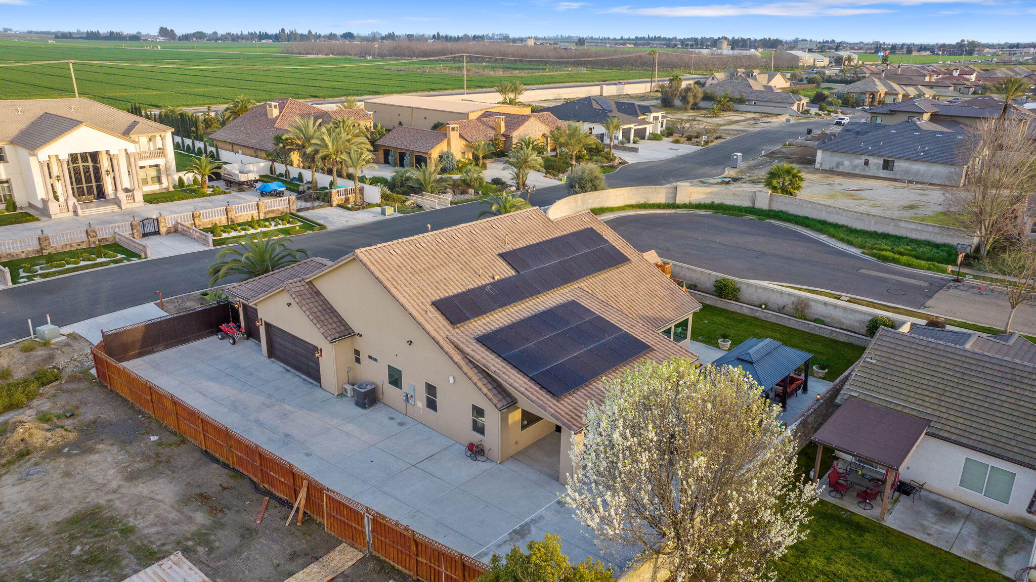 2433 Diamante Dr, Tulare, CA 93274