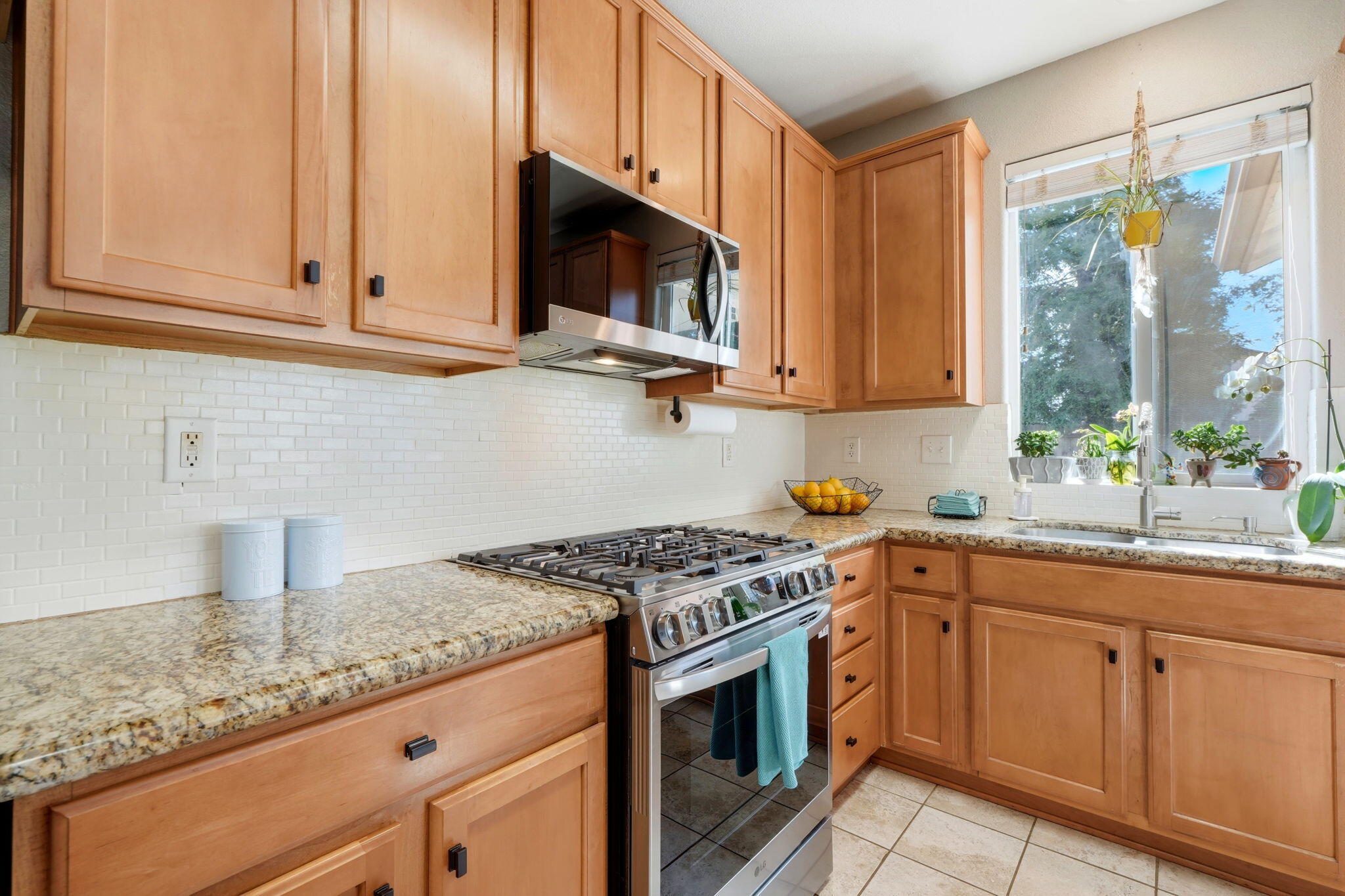 3947 E Cambridge Ave, Visalia, CA 93292