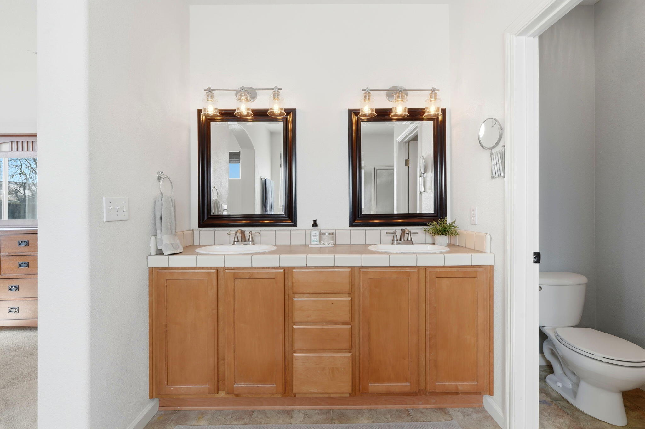 3947 E Cambridge Ave, Visalia, CA 93292