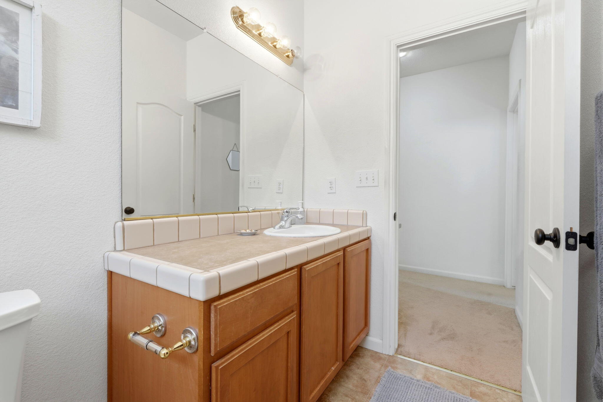 3947 E Cambridge Ave, Visalia, CA 93292