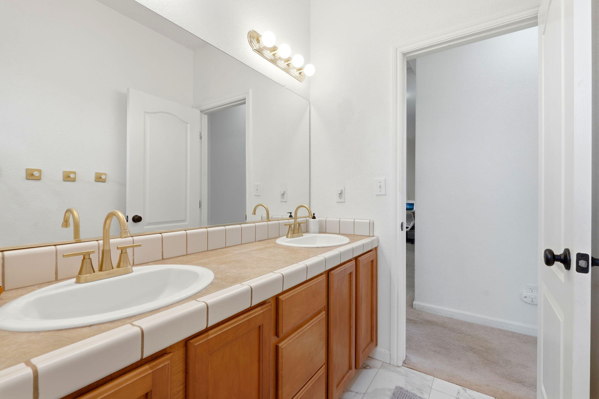 3947 E Cambridge Ave, Visalia, CA 93292