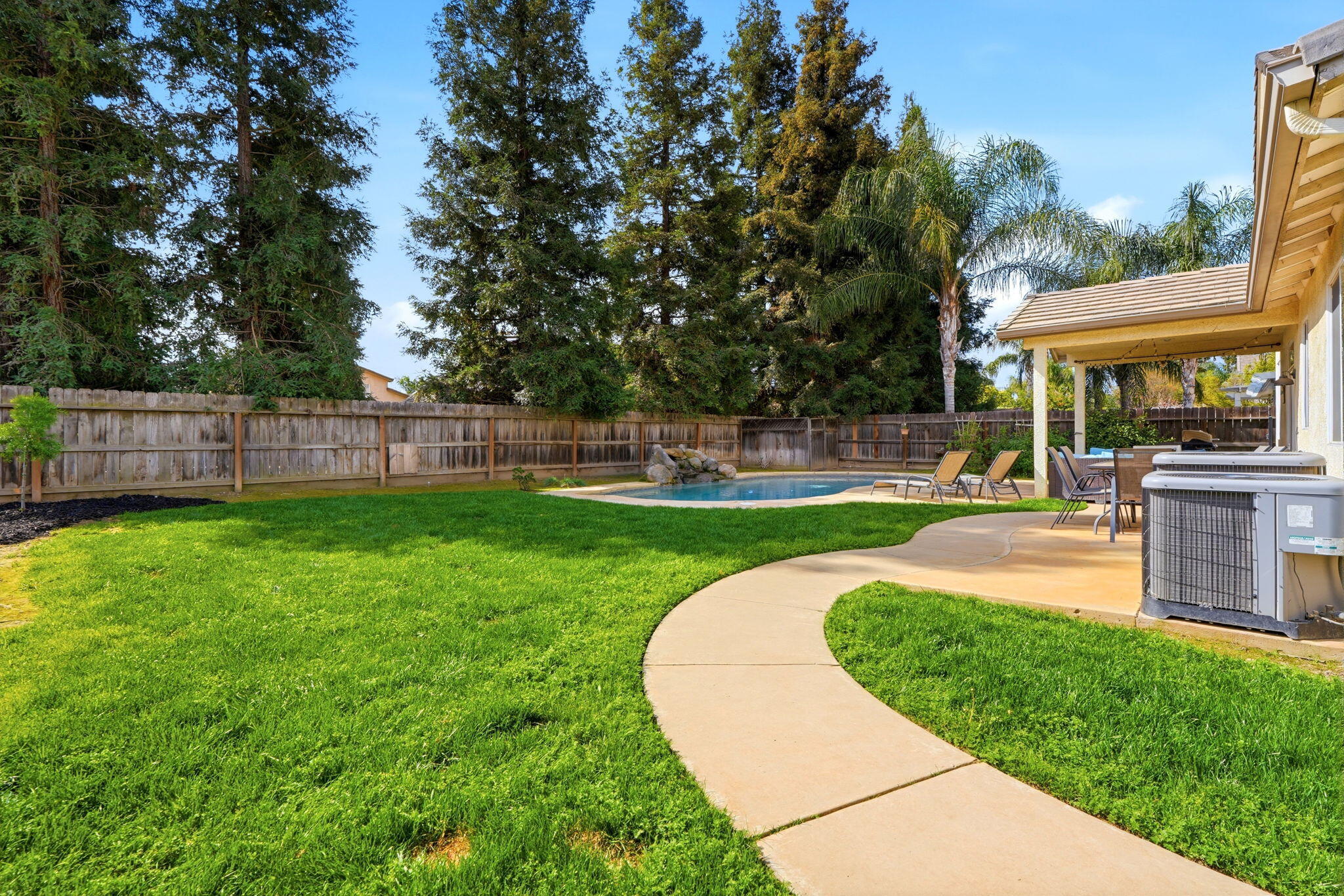 3947 E Cambridge Ave, Visalia, CA 93292