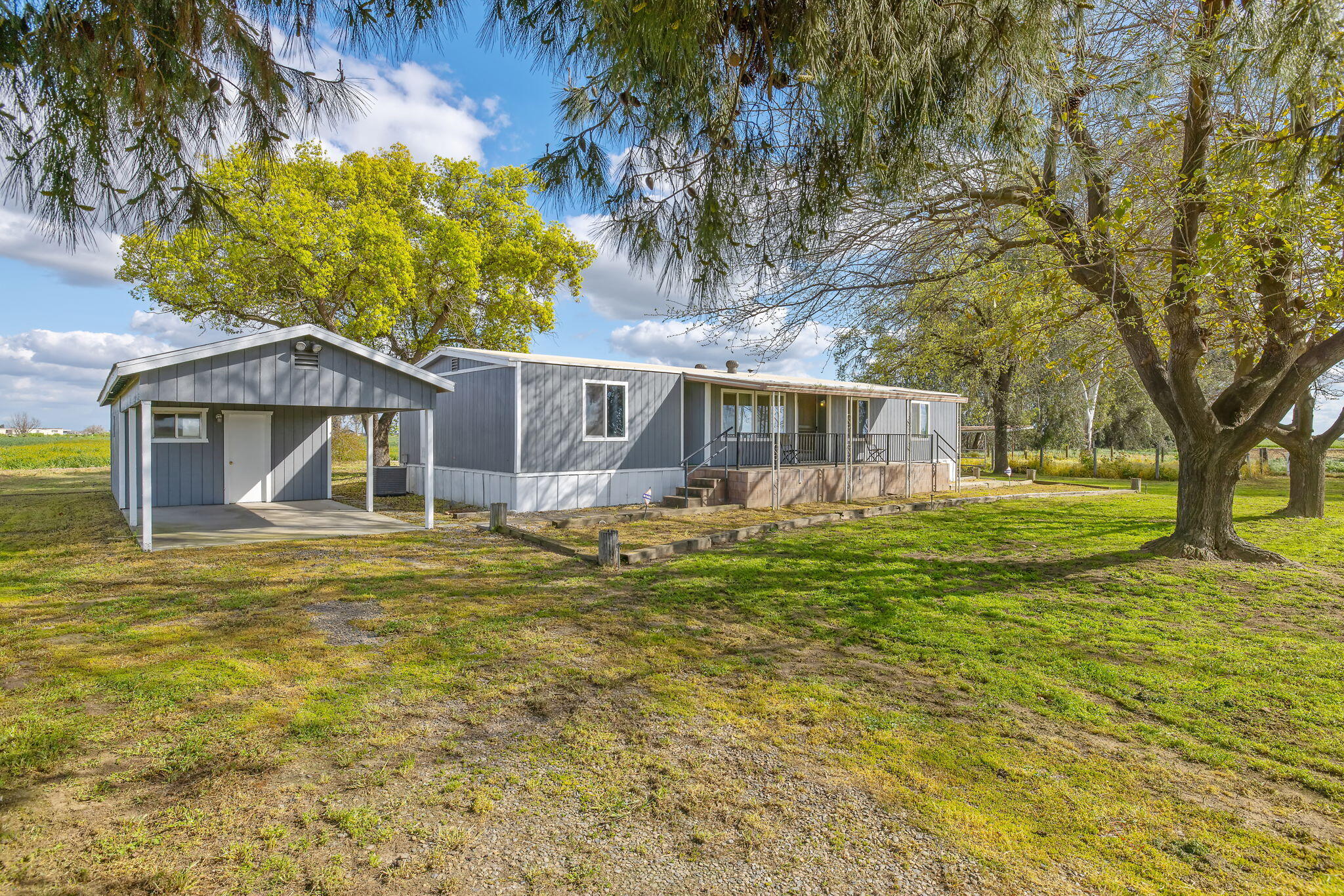 13941 9th Ave, Hanford, CA 93230