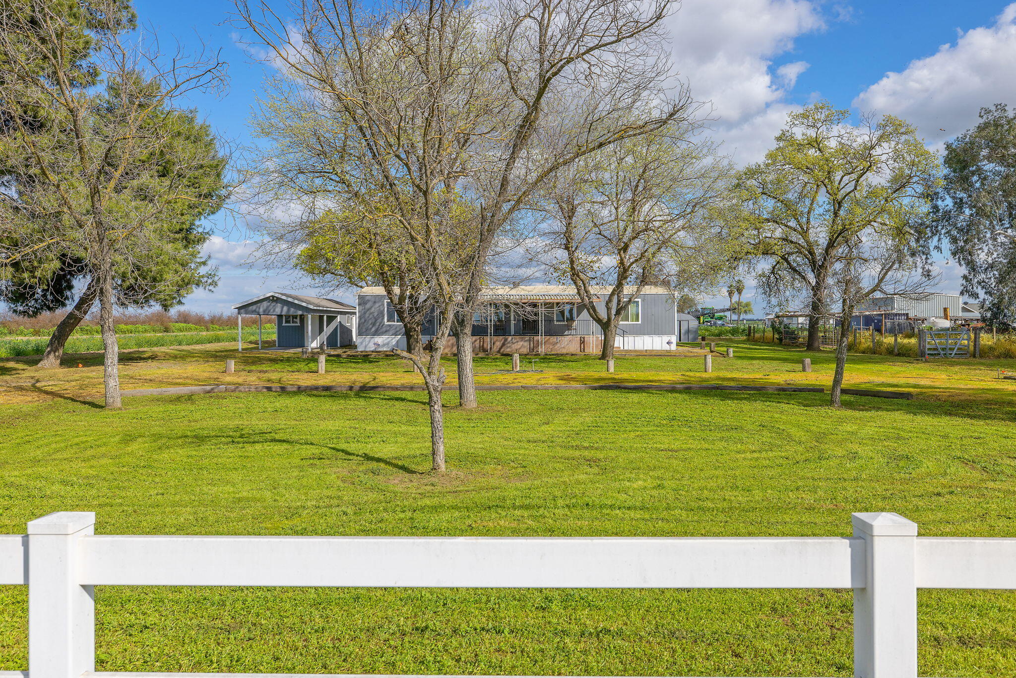 13941 9th Ave, Hanford, CA 93230