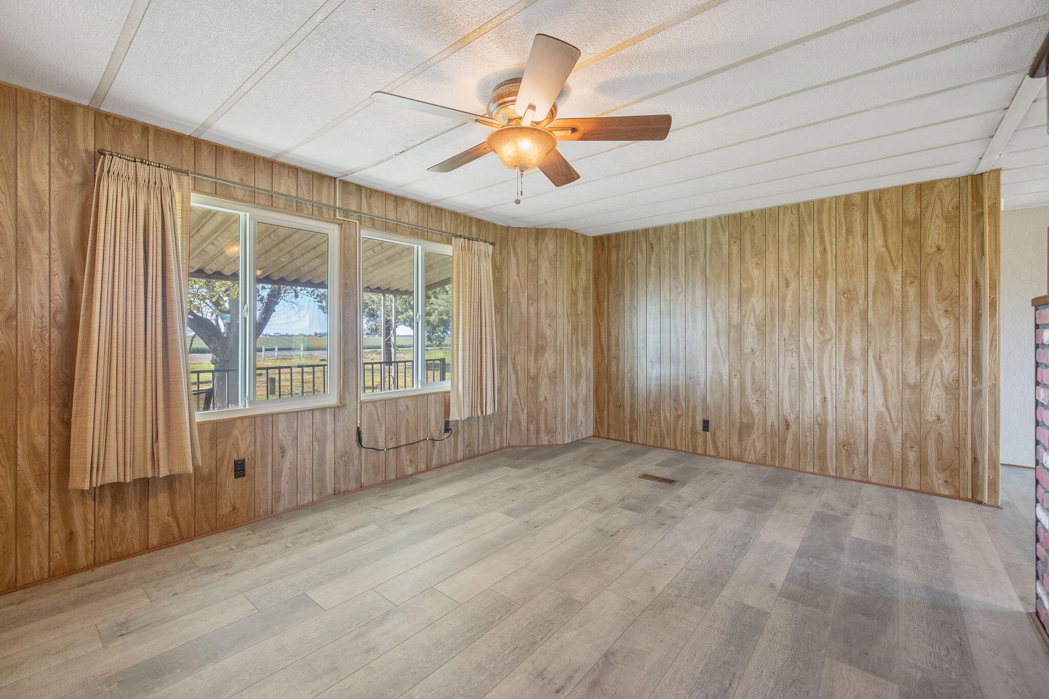 13941 9th Ave, Hanford, CA 93230