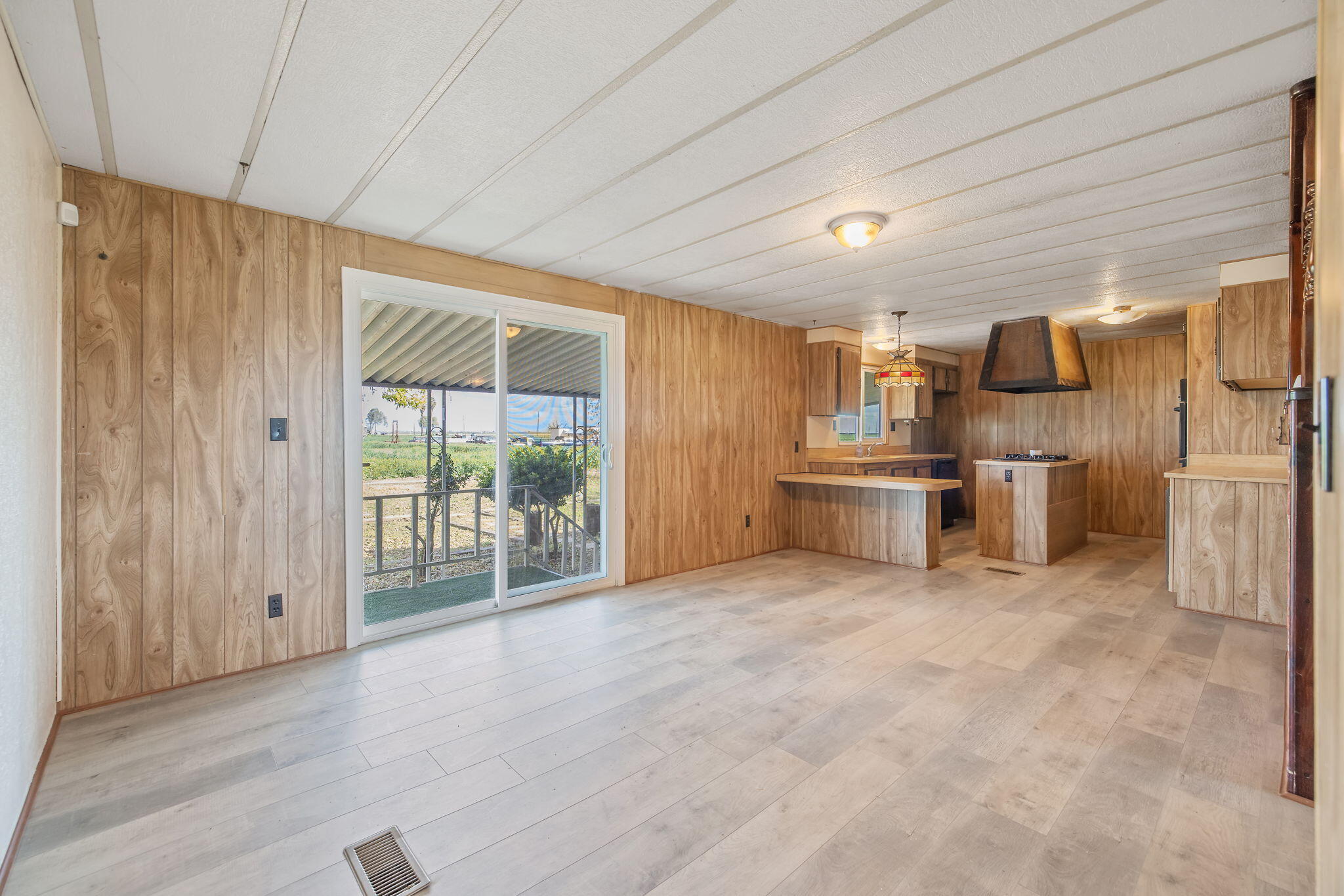 13941 9th Ave, Hanford, CA 93230