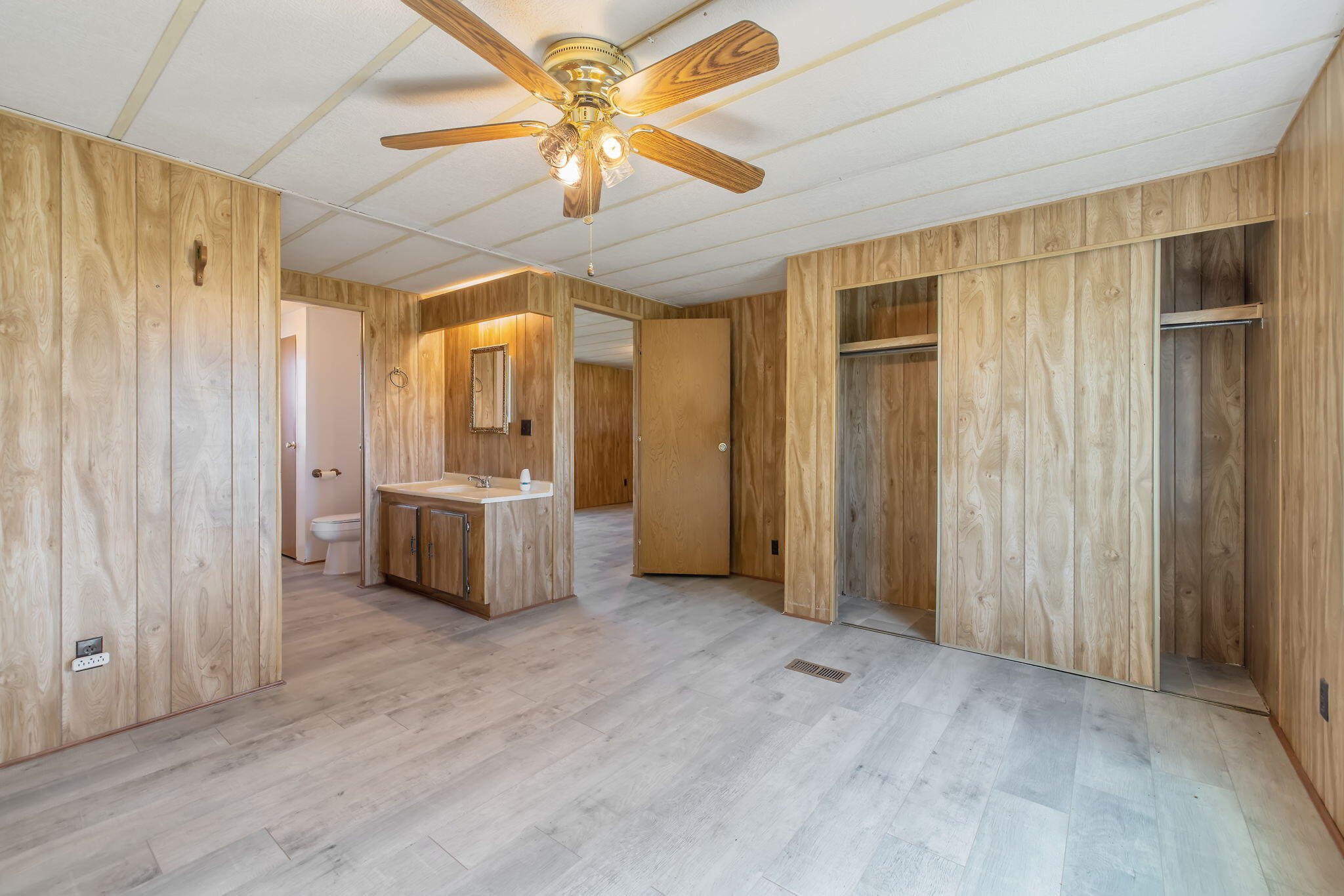 13941 9th Ave, Hanford, CA 93230