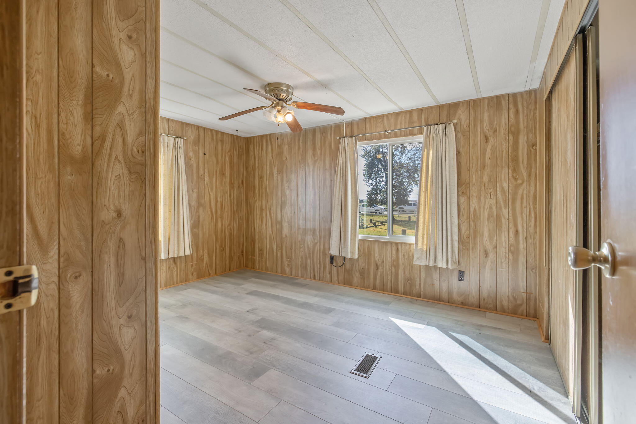 13941 9th Ave, Hanford, CA 93230