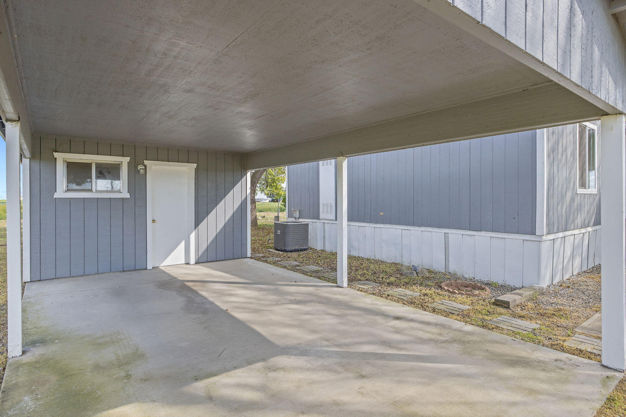 13941 9th Ave, Hanford, CA 93230