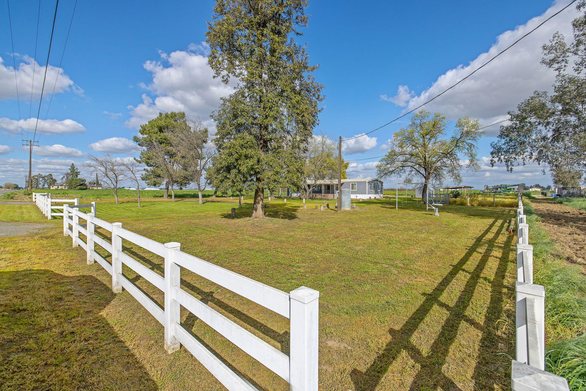 13941 9th Ave, Hanford, CA 93230