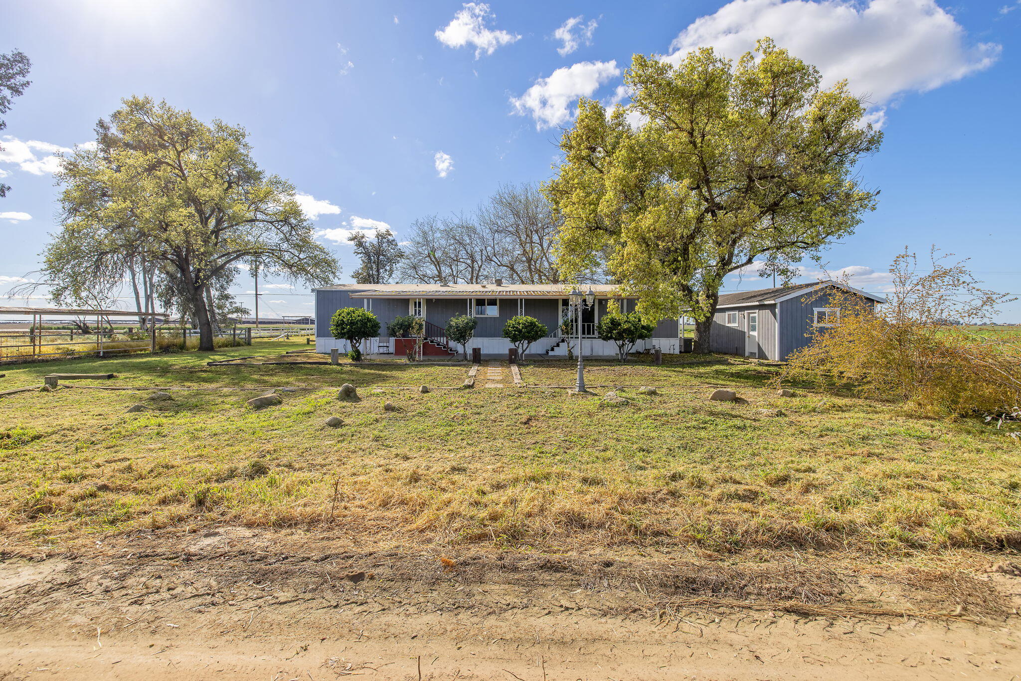 13941 9th Ave, Hanford, CA 93230